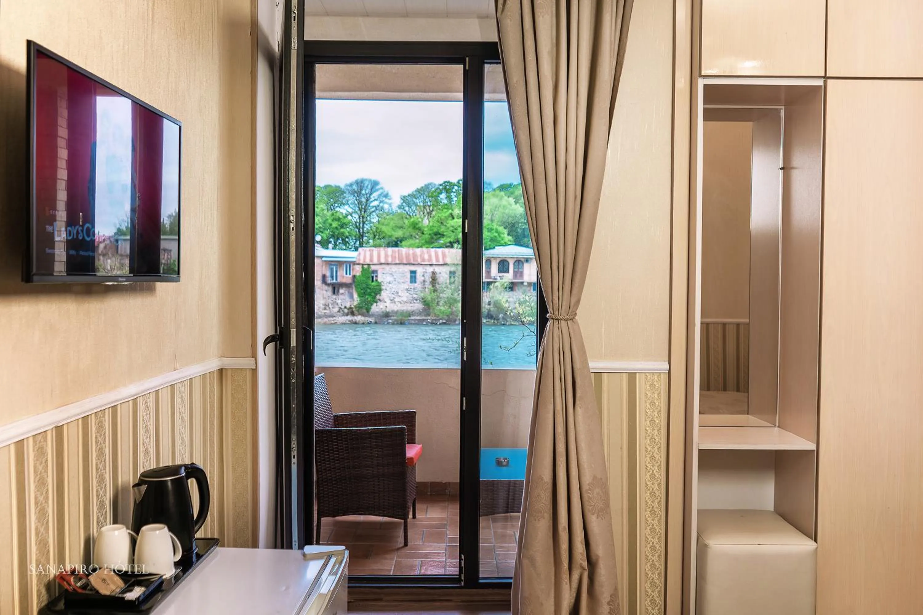 Bedroom in Sanapiro Hotel