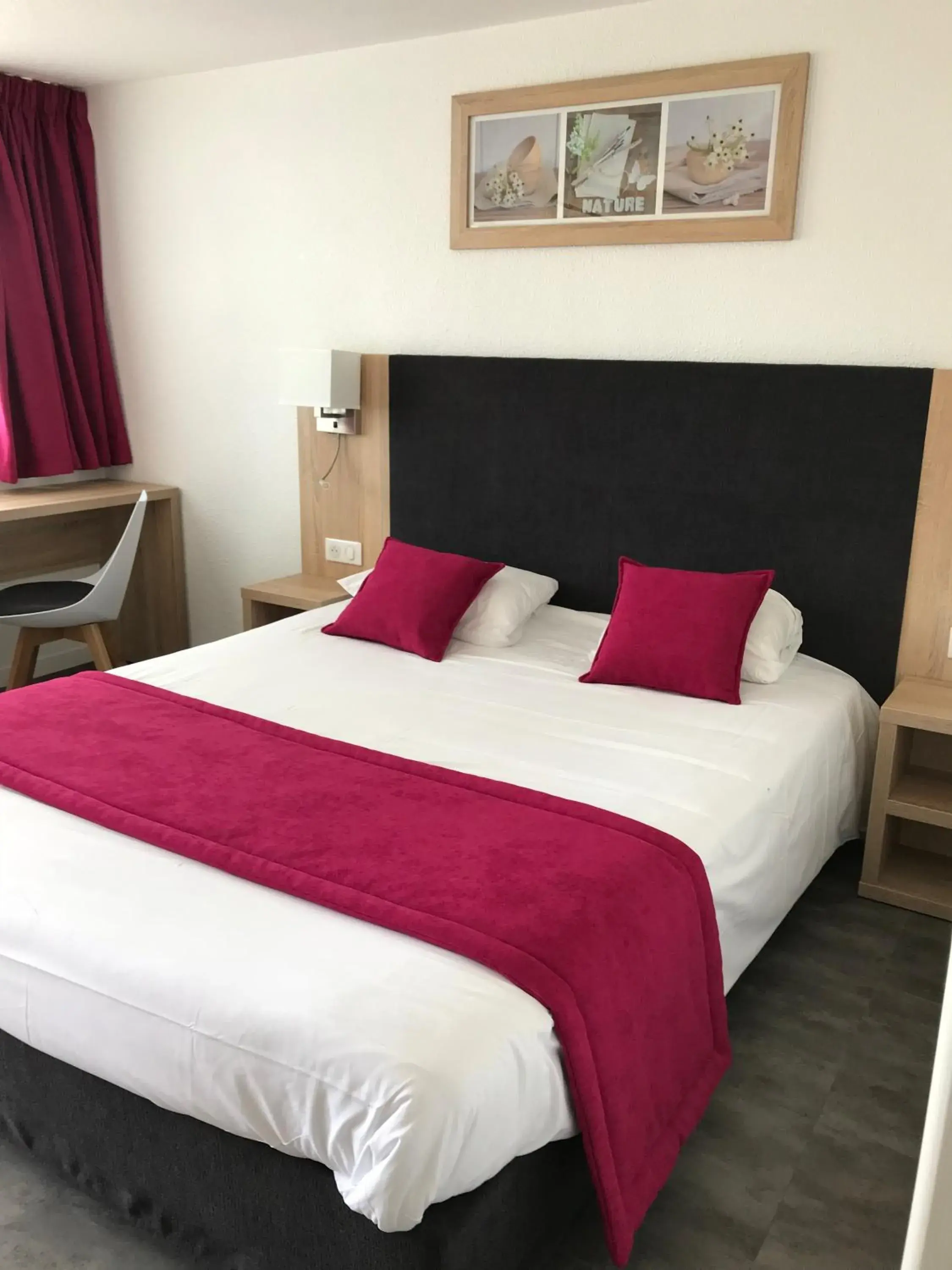 Bedroom, Bed in Kyriad Lille Est - Hem Bedroom, Bed in Kyriad Lille Est - Hem