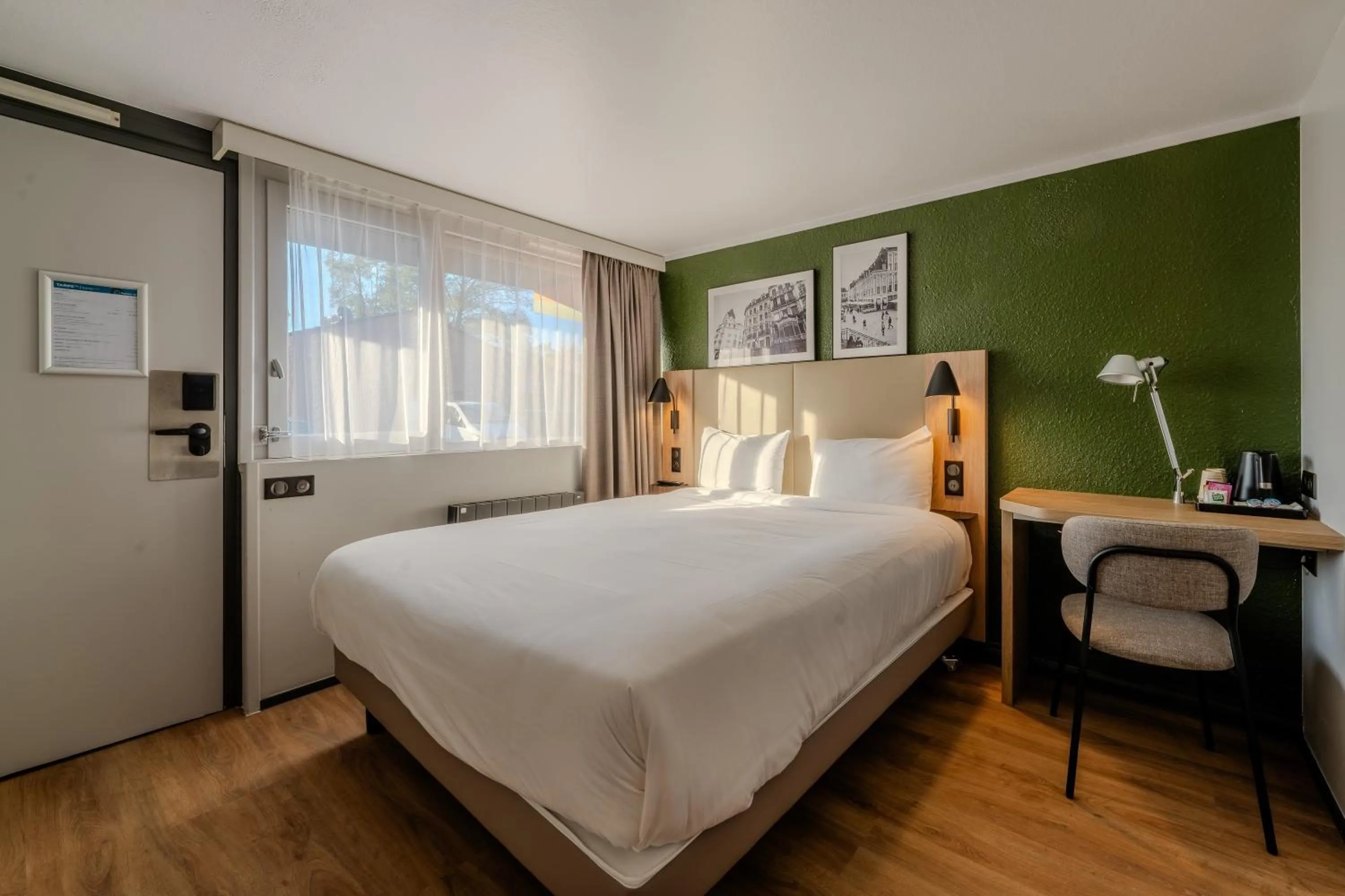 Photo of the whole room, Bed in Campanile NATURE - Lille Est Villeneuve-d'Ascq