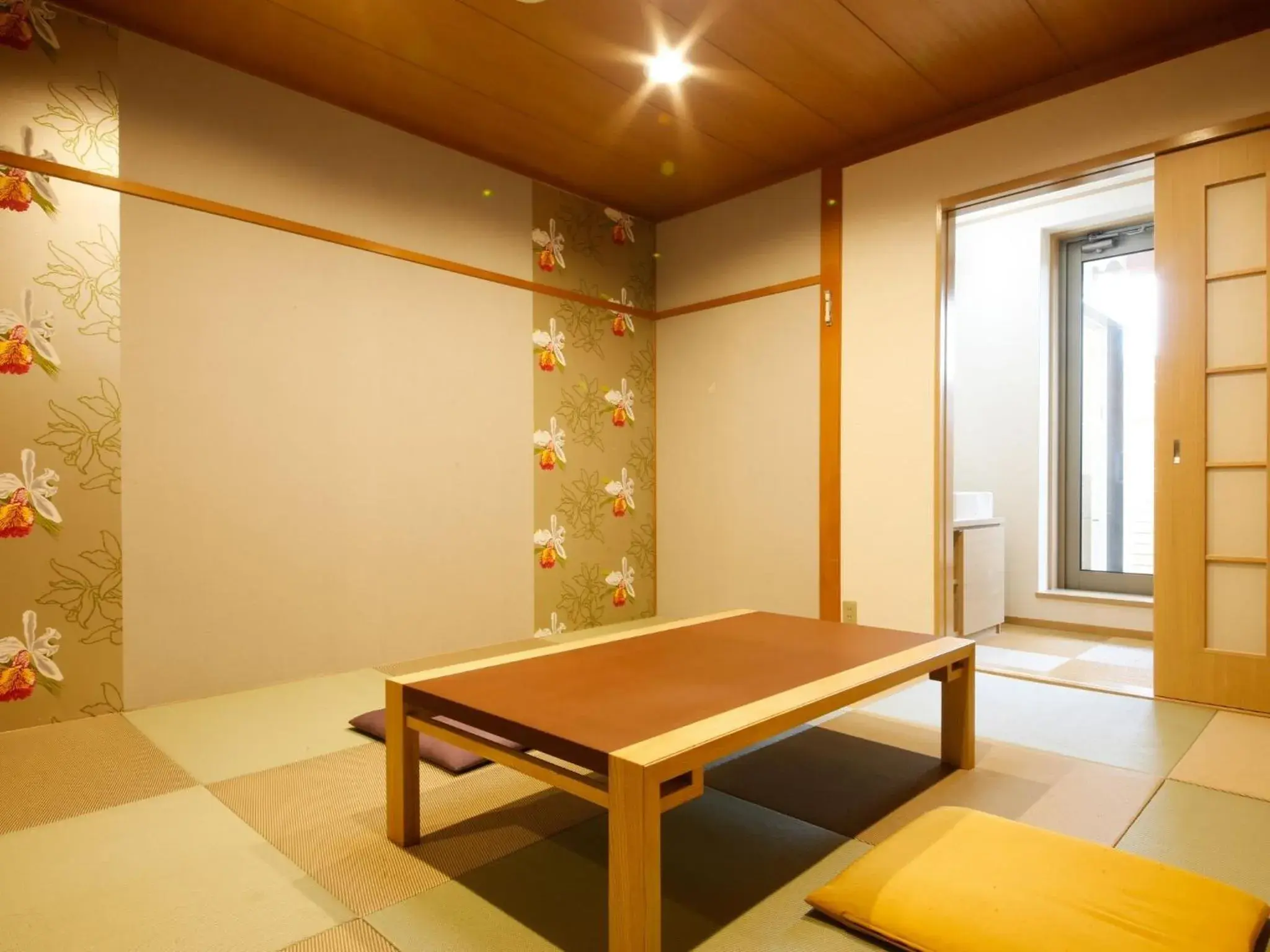 Japanese-Style Standard Room with Open Air Bathroom in Arima Hot Spring Ryokan Kotori Japanese-Style Standard Room with Open Air Bathroom in Arima Hot Spring Ryokan Kotori