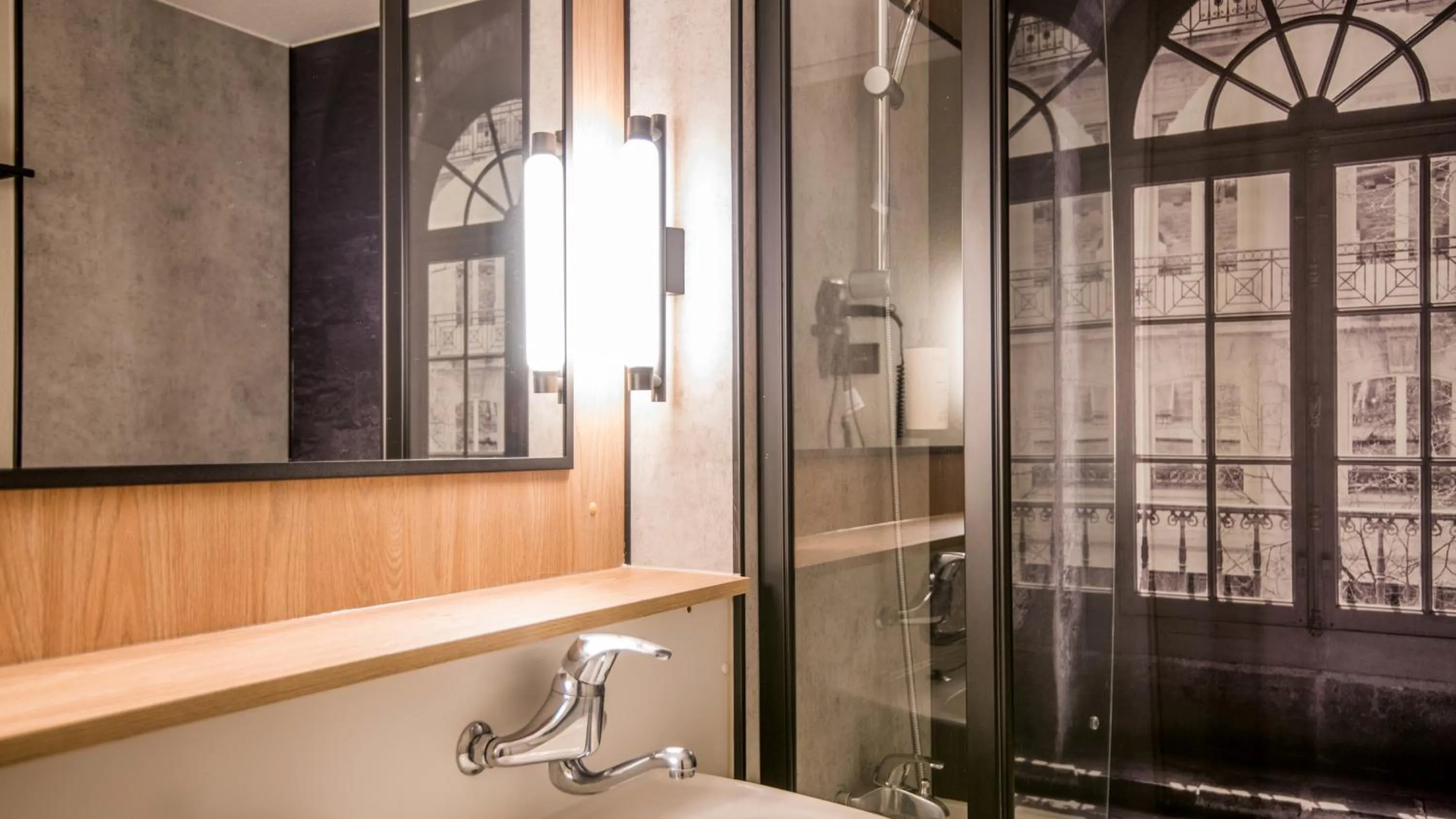 Bathroom in Campanile Lille - Lomme