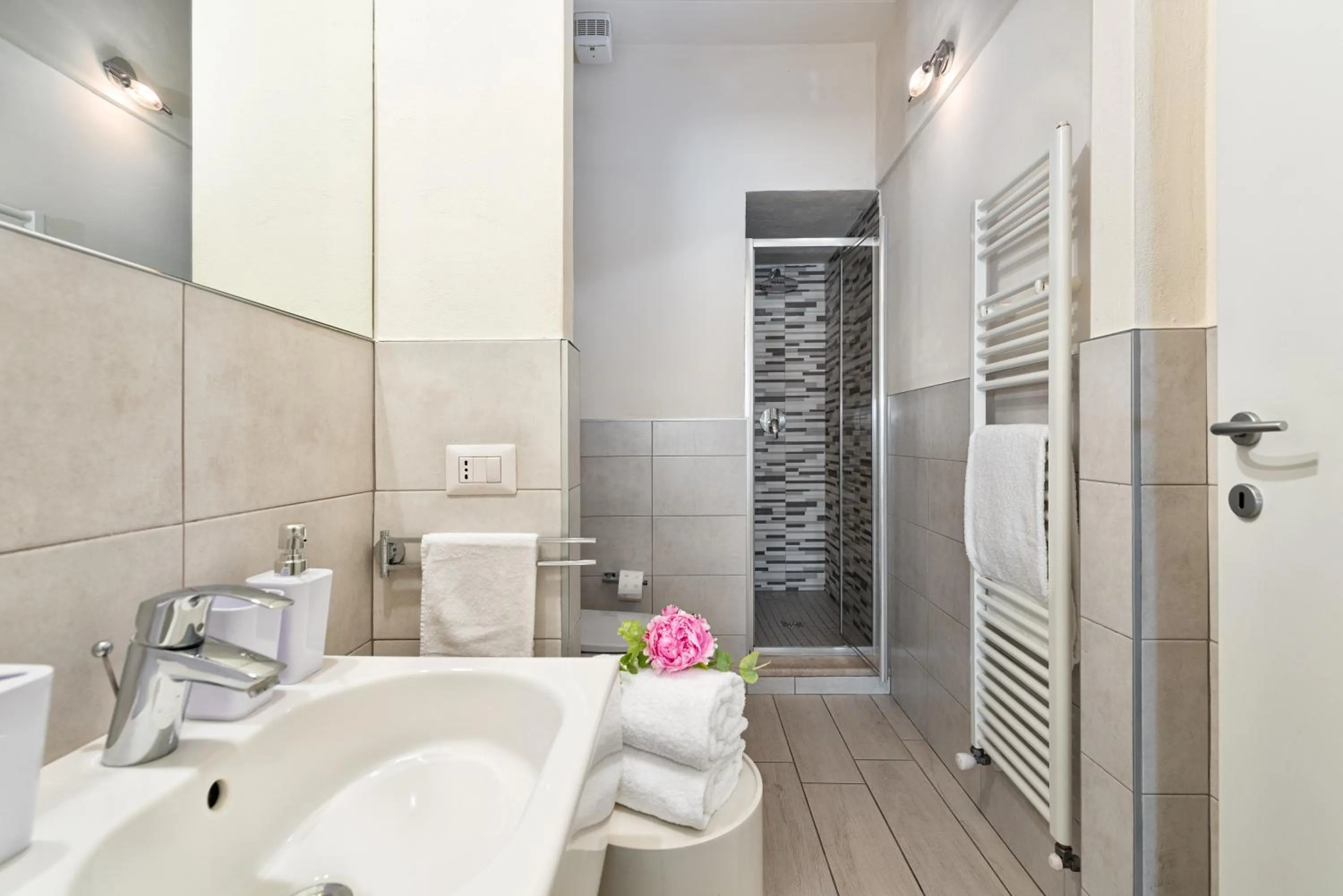 Toilet in Windows On Florence