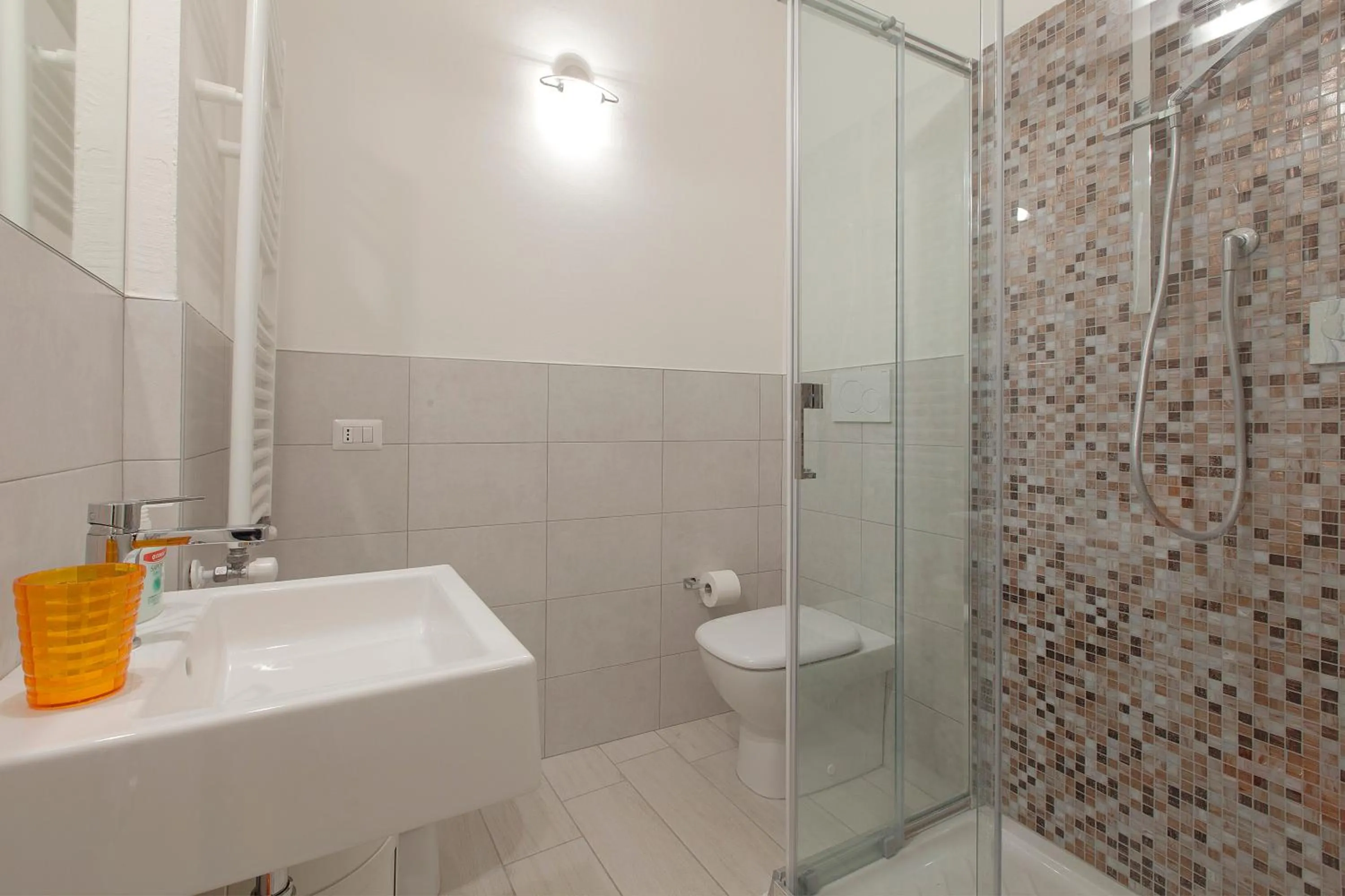 Bathroom in Windows On Florence