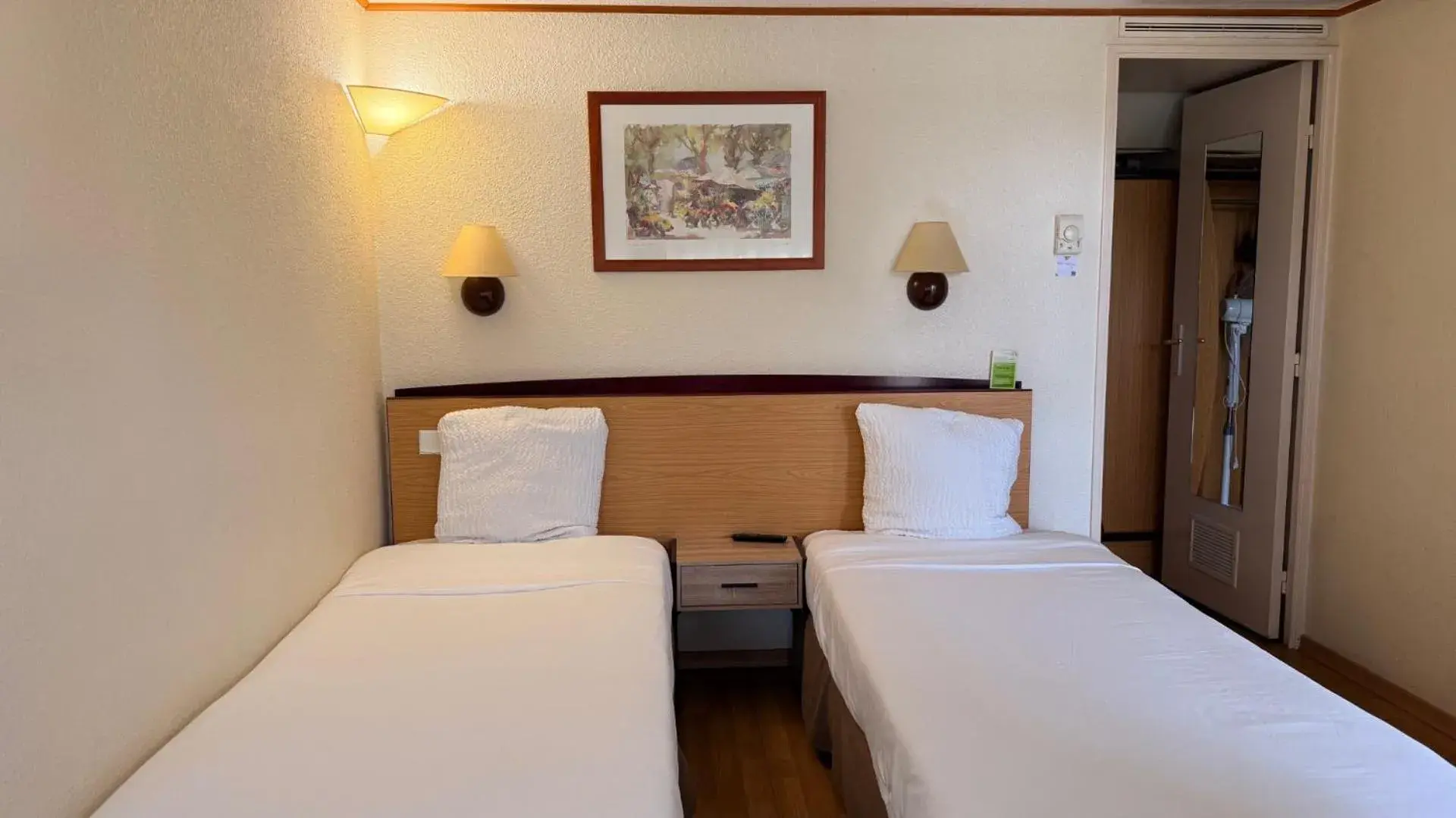 Bed in Campanile Marmande Bed in Campanile Marmande