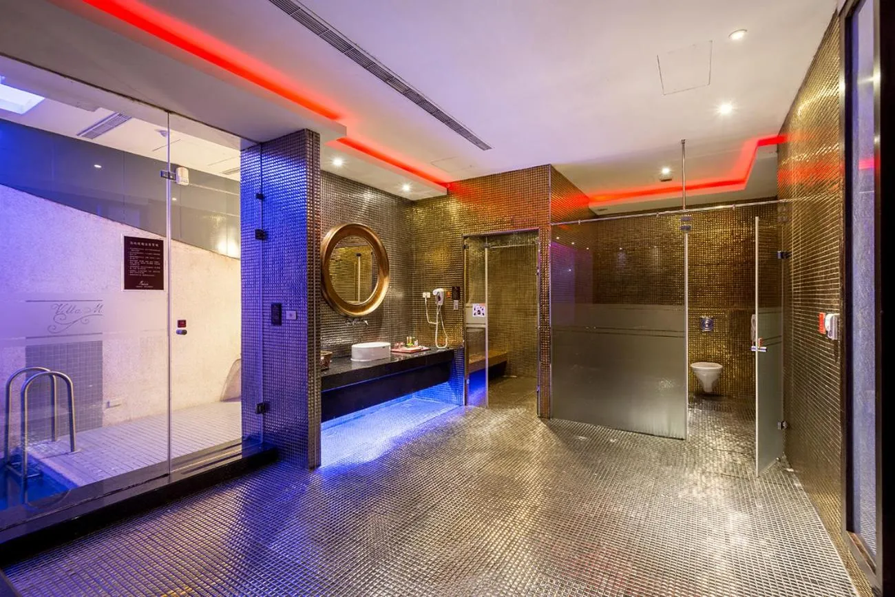 Shower in Norway Forest Villa Motel