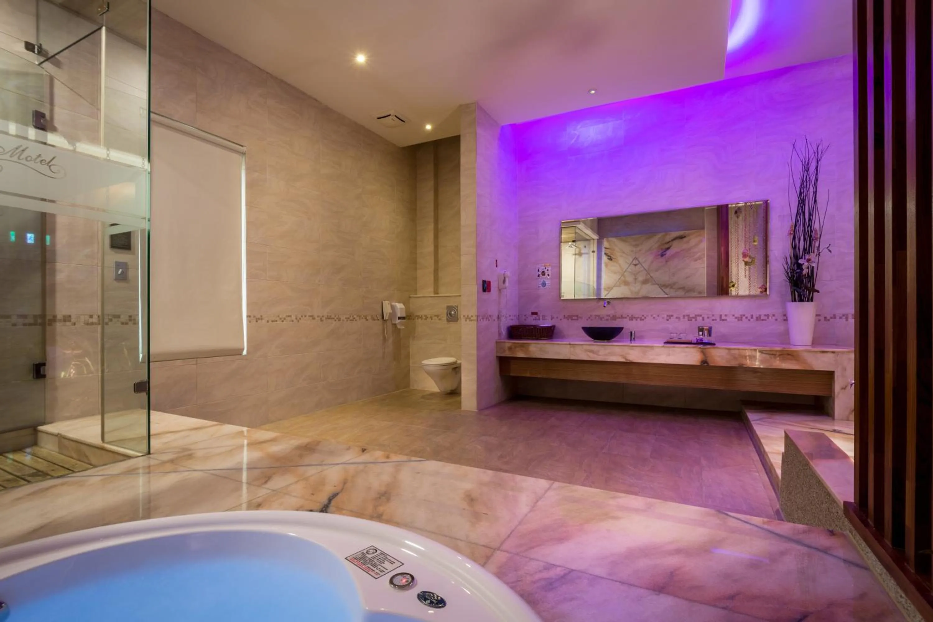 Toilet in Norway Forest Villa Motel