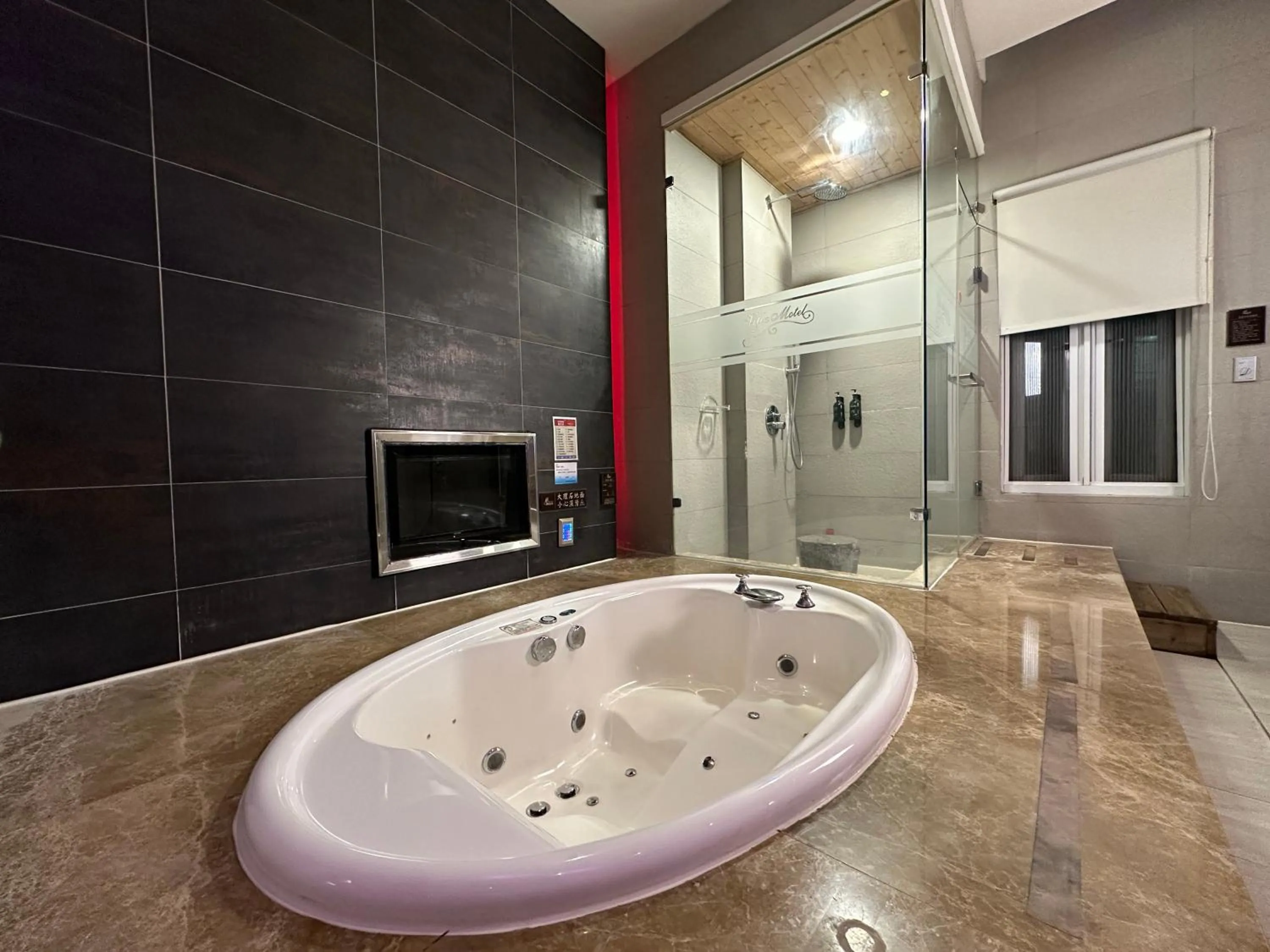 Bath in Norway Forest Villa Motel