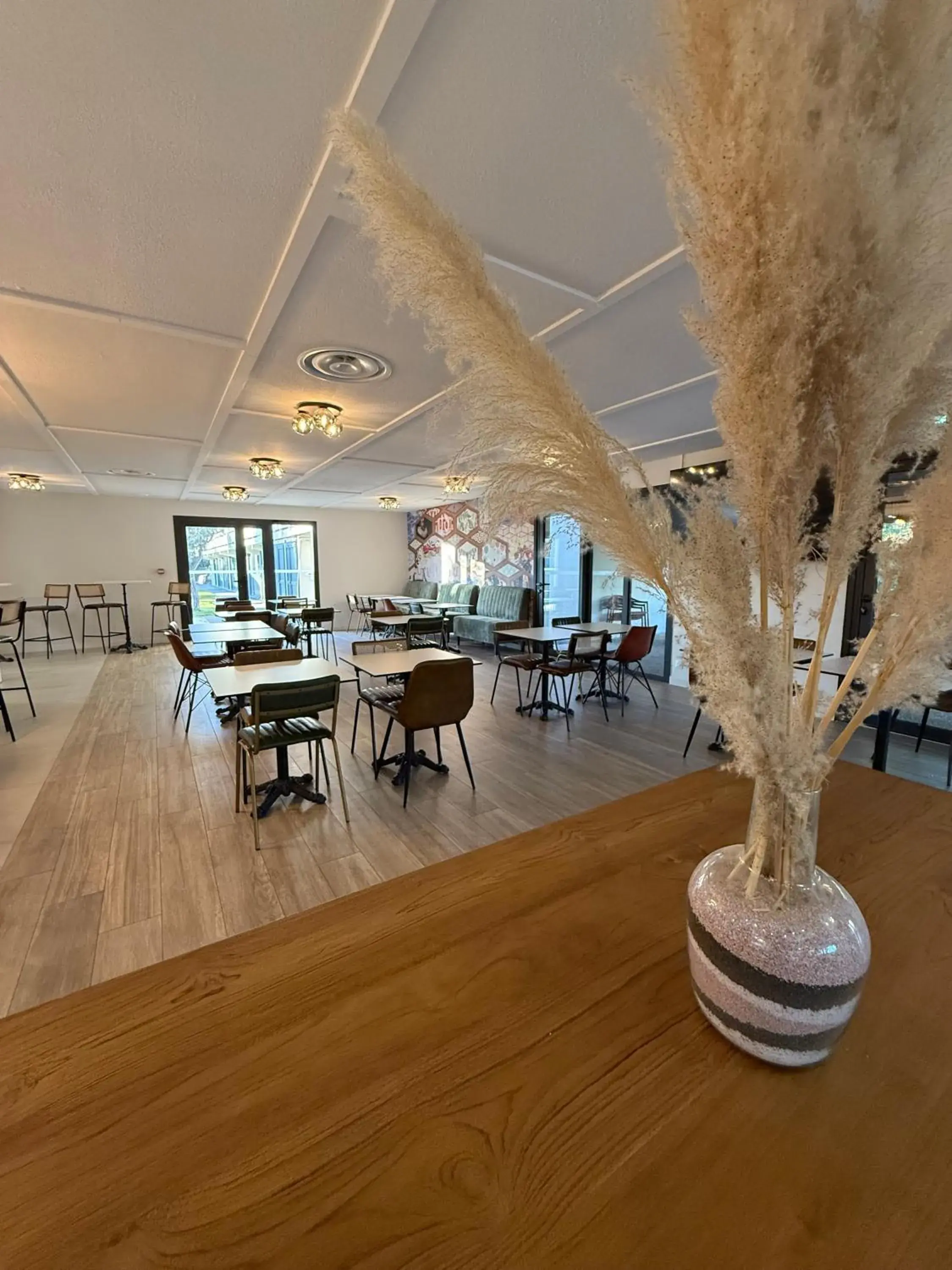 Property building in HÔTEL KYRIAD MARSEILLE - Vitrolles Aéroport Property building in HÔTEL KYRIAD MARSEILLE - Vitrolles Aéroport