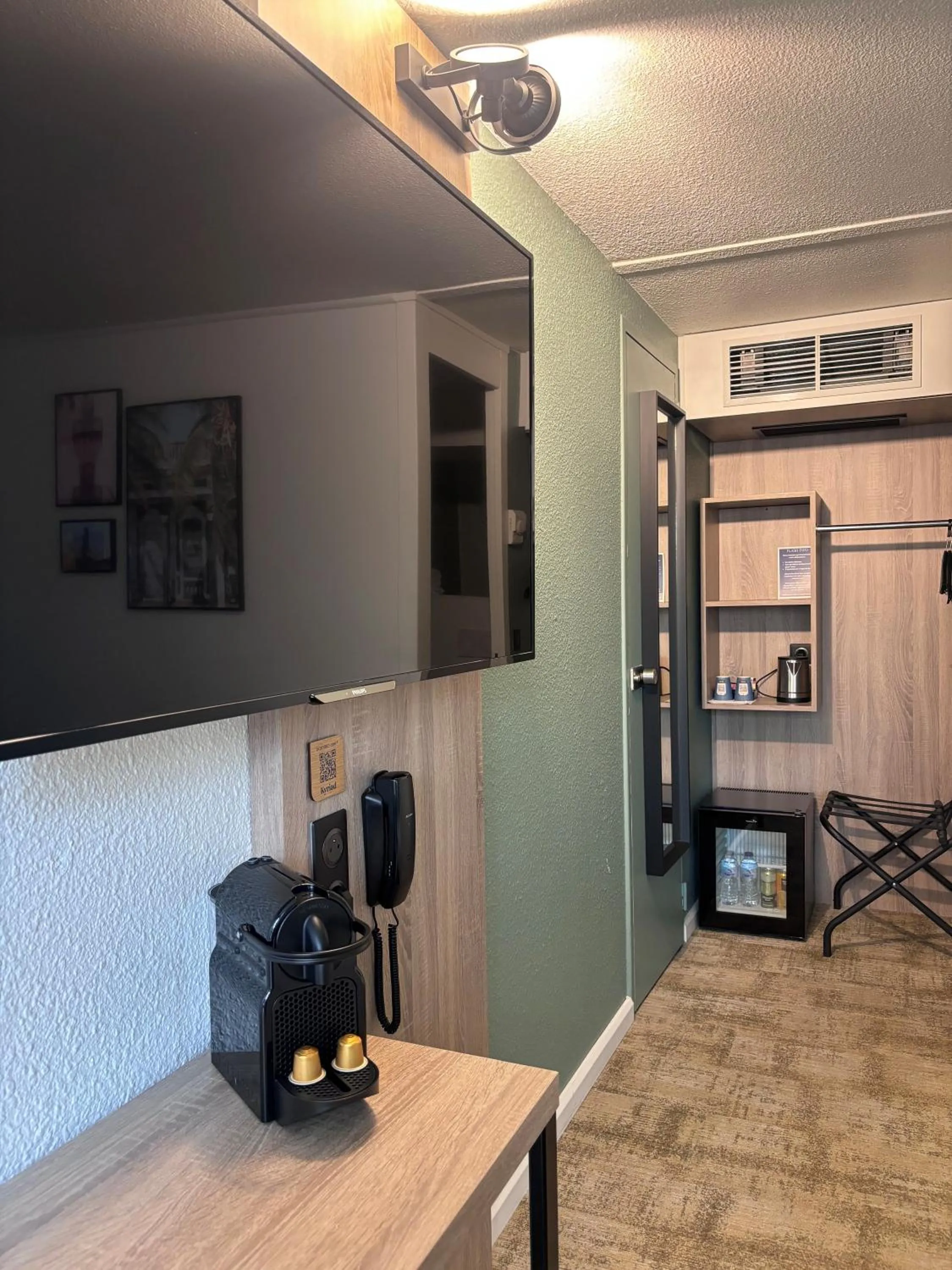 Coffee/tea facilities in HÔTEL KYRIAD MARSEILLE - Vitrolles Aéroport