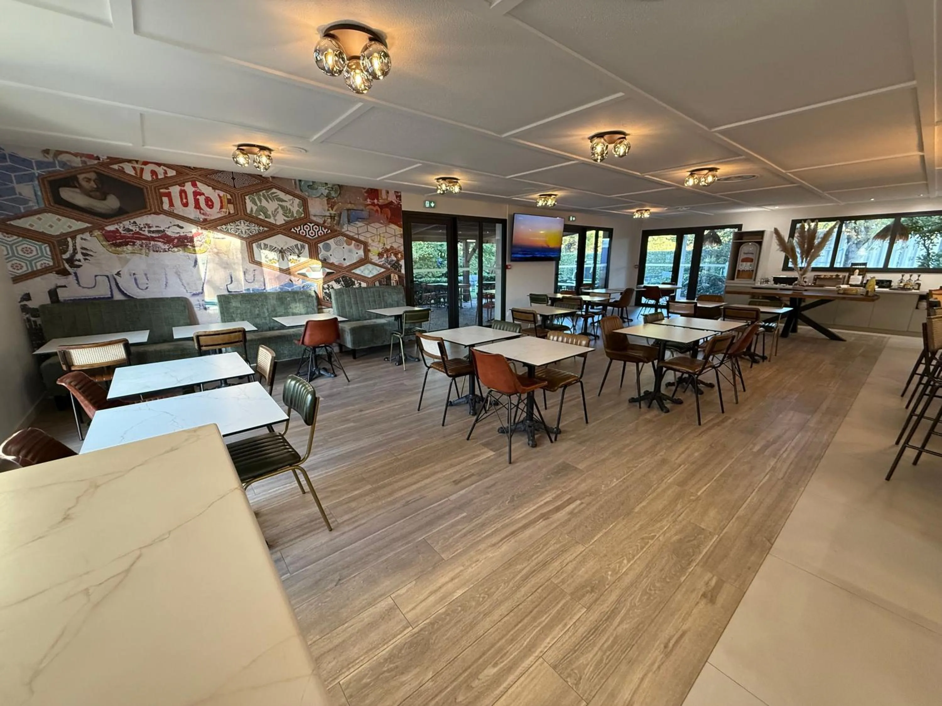 Property building in HÔTEL KYRIAD MARSEILLE - Vitrolles Aéroport