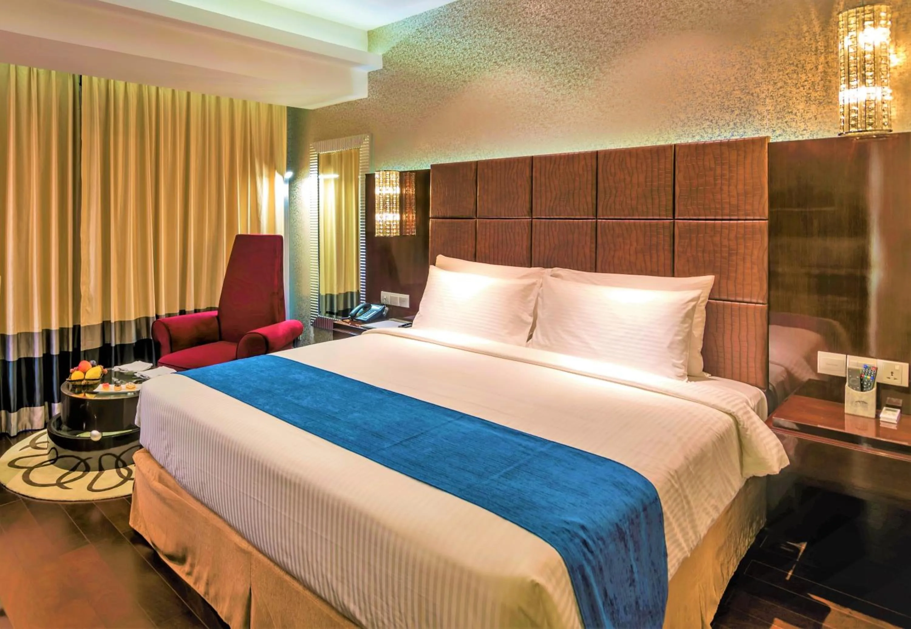 Bed in The Raintree Dhaka - A Luxury collection Hotel