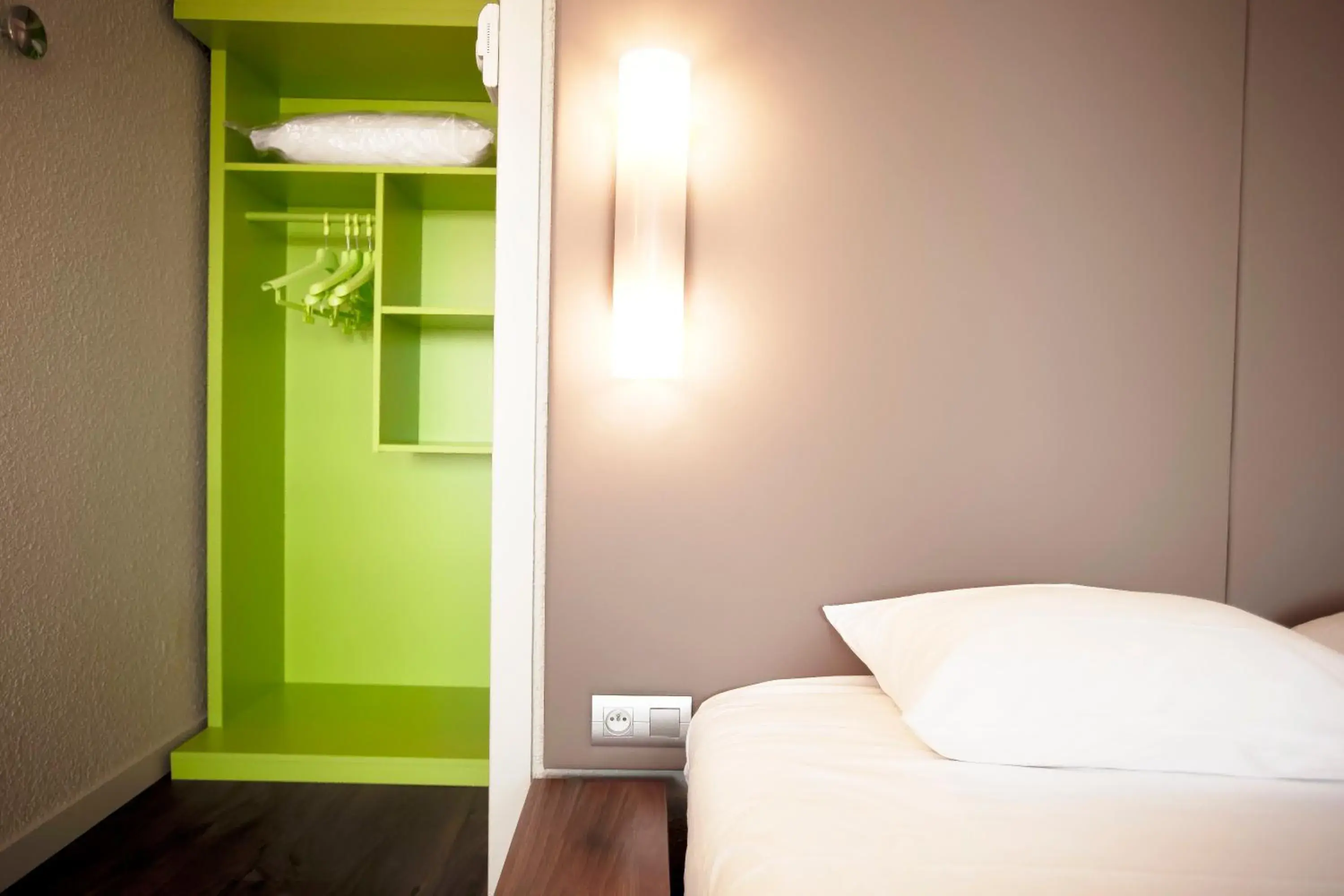 Bedroom, Bed in Campanile Marseille Vitrolles Griffon