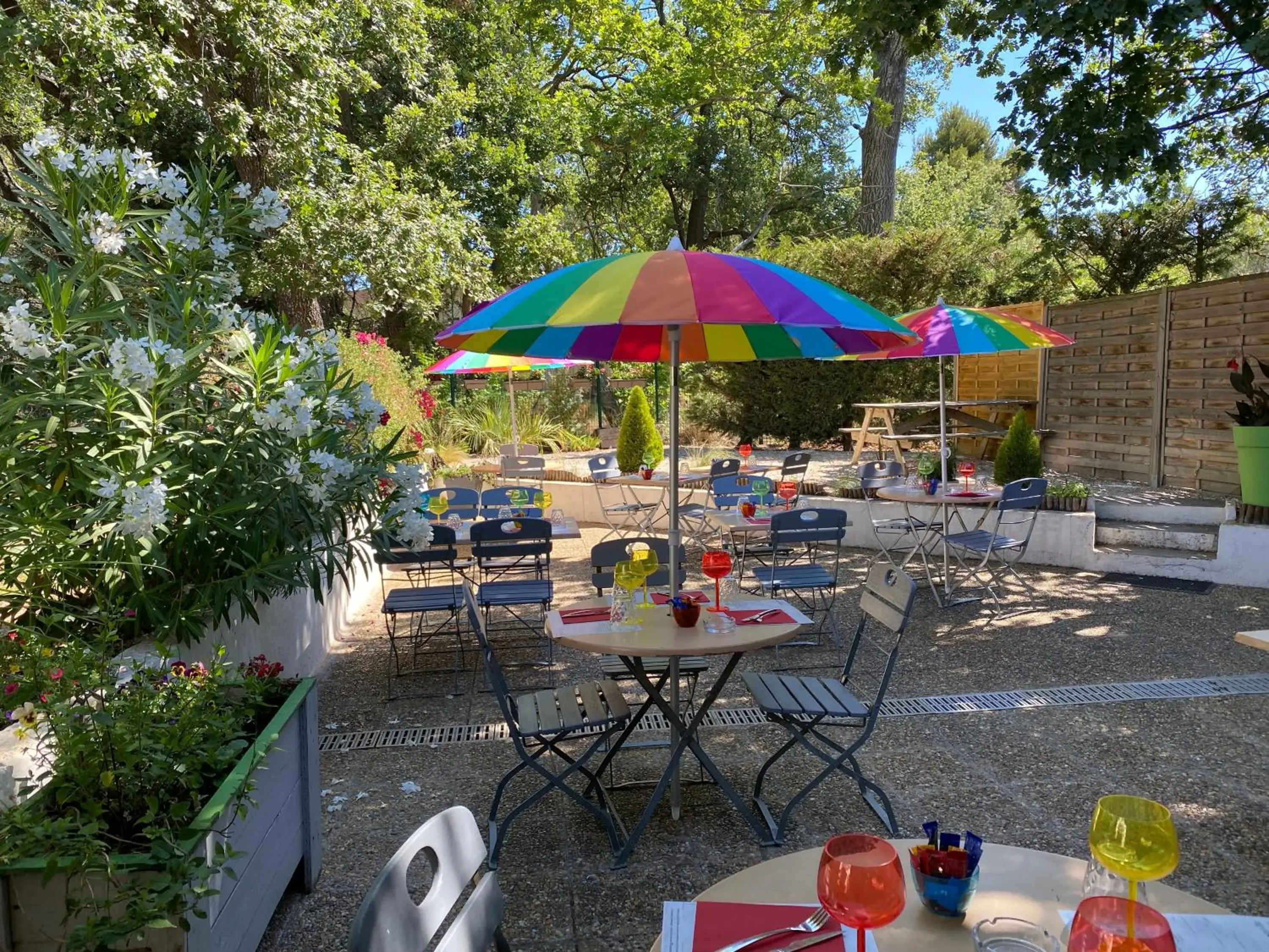 Patio, Restaurant/Places to Eat in Campanile Marseille Vitrolles Griffon