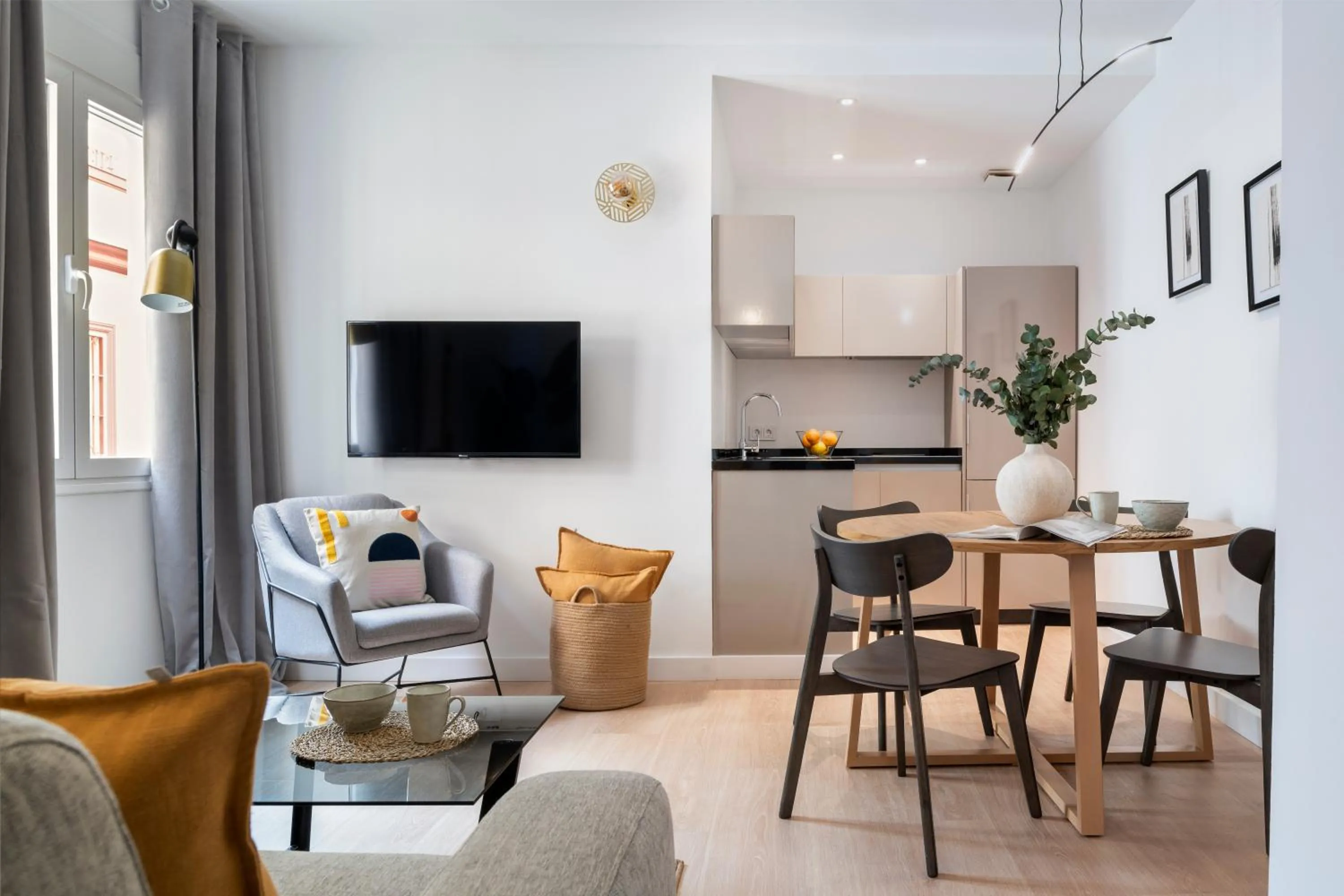 Suites Maestranza - Santas Patronas by Magno Apartments