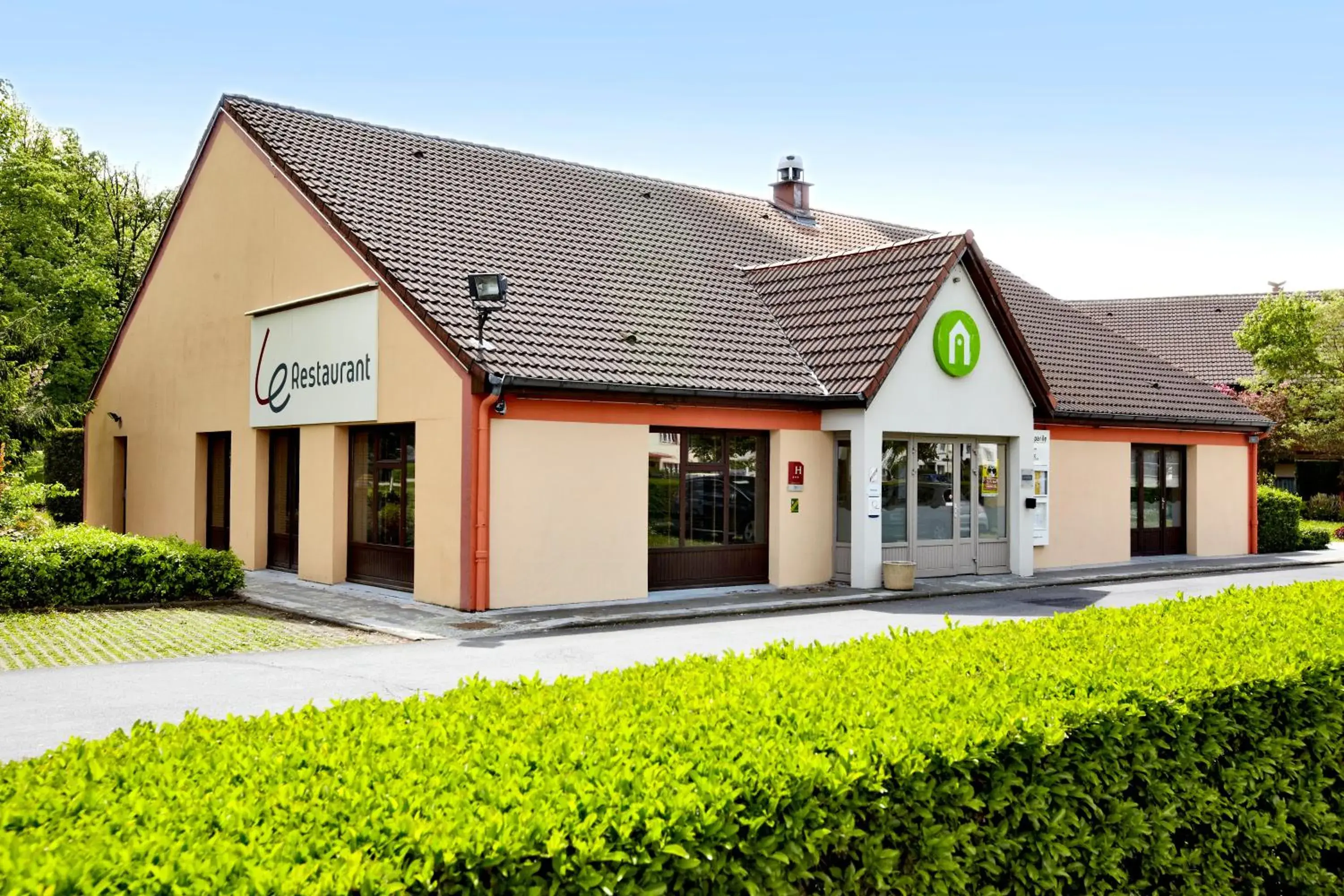 Facade/entrance in Campanile Maubeuge Facade/entrance in Campanile Maubeuge