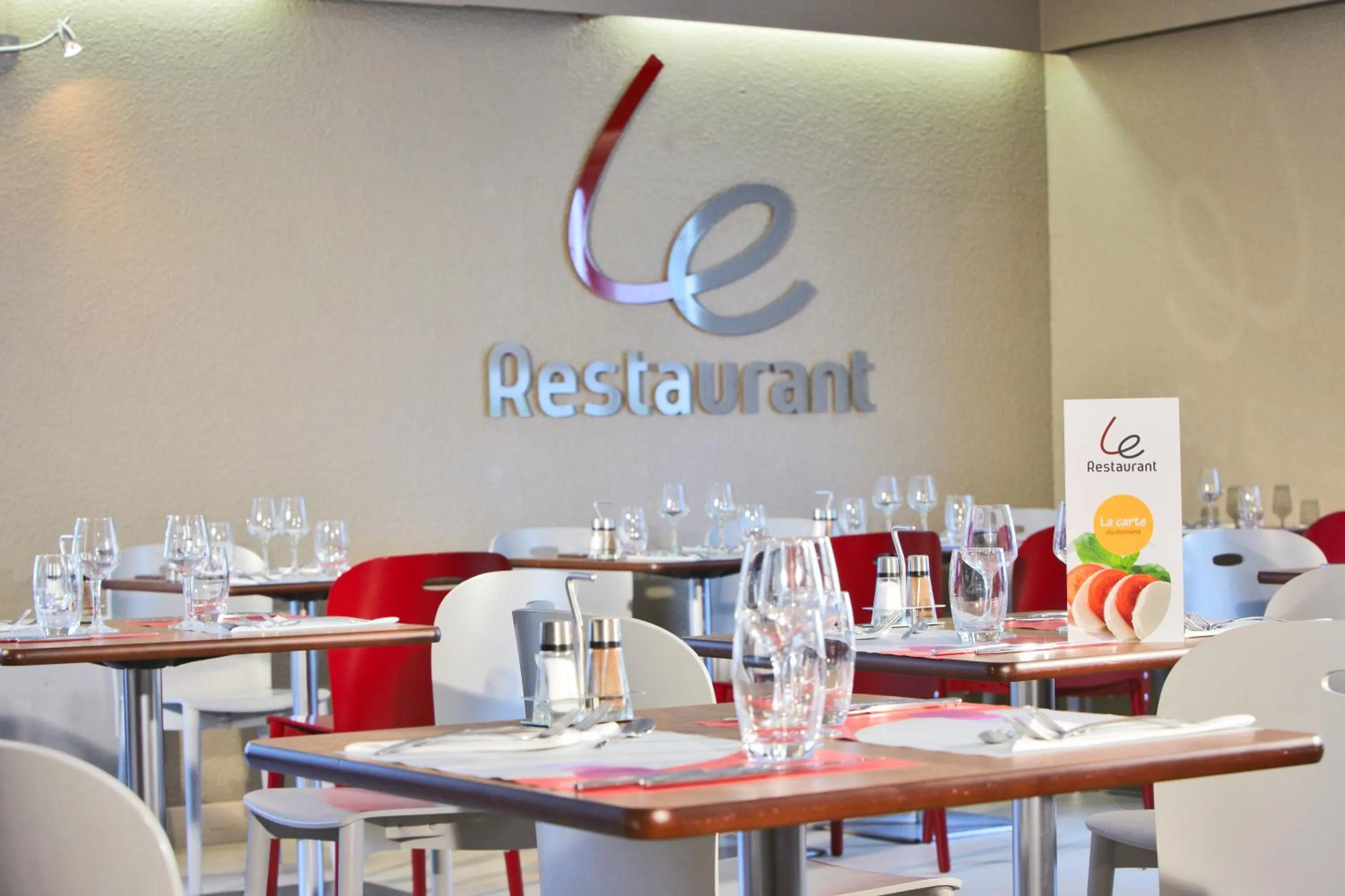 Restaurant/places to eat in Campanile Maubeuge