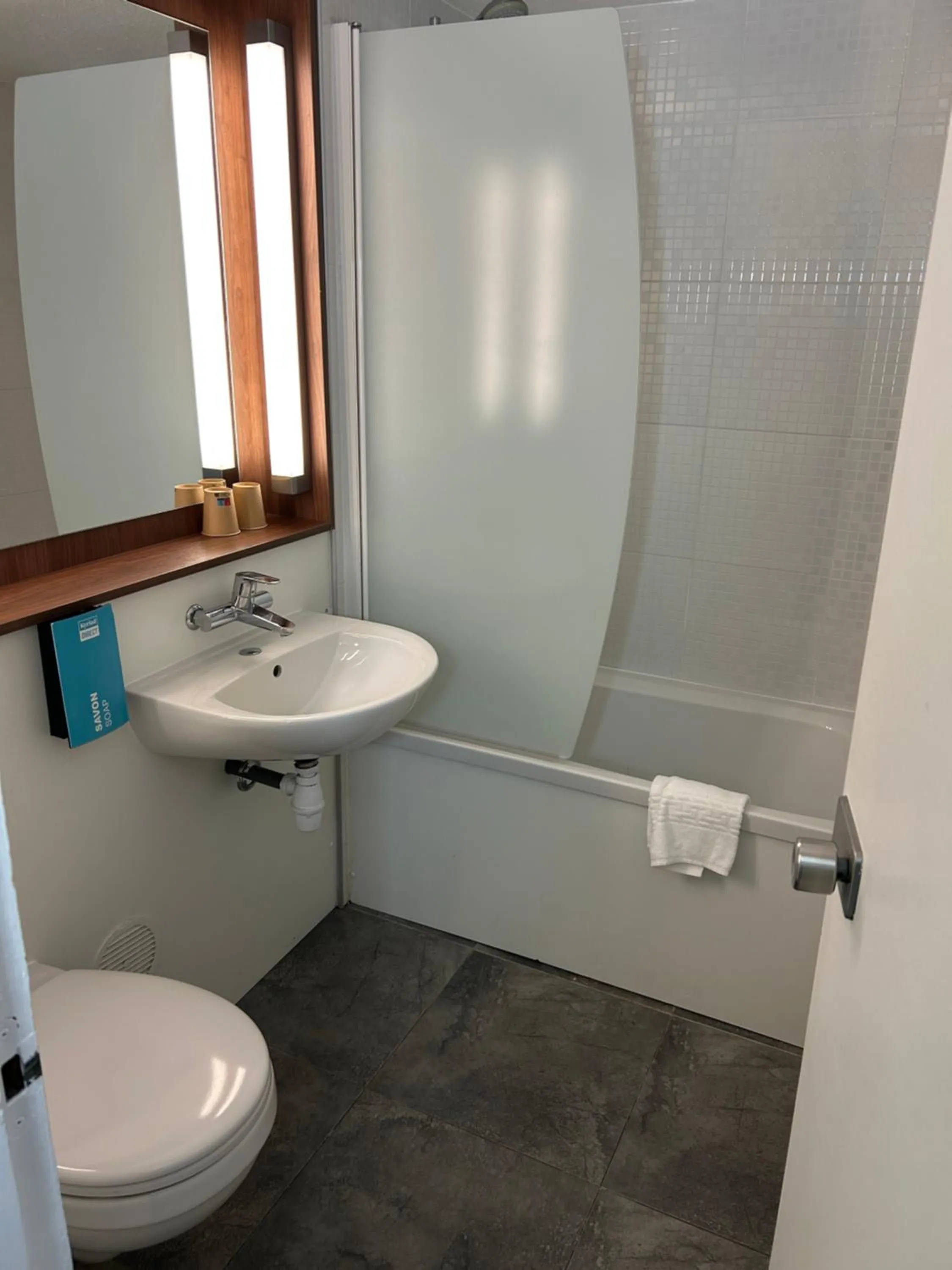 Bedroom in Kyriad Direct Metz Nord – Woippy