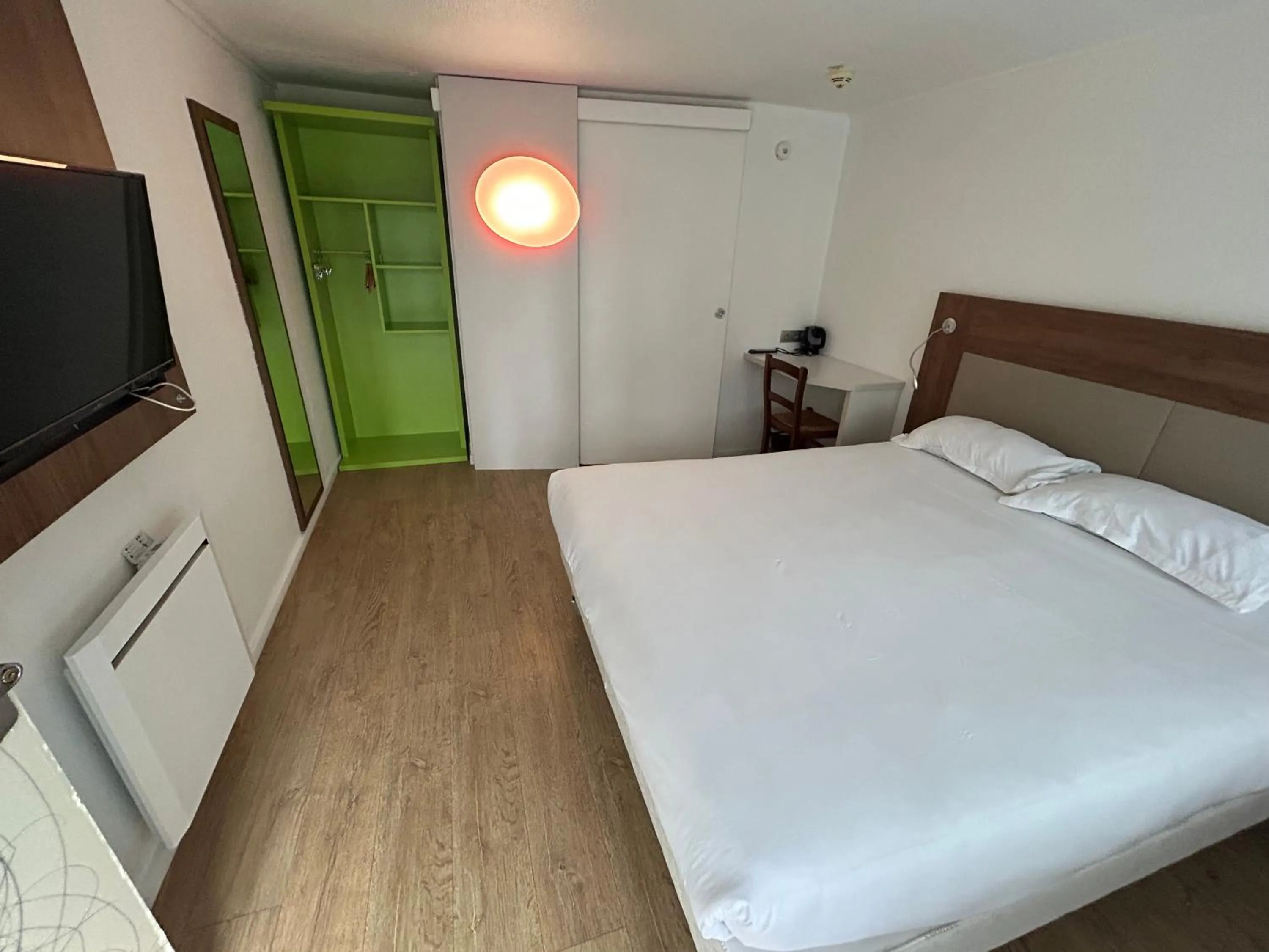 Bedroom, Bed in Kyriad Direct Metz Nord – Woippy