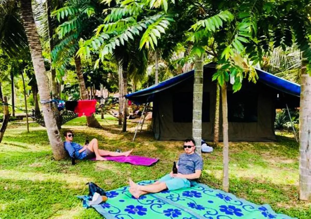 Restaurant/places to eat in LakeSide Cabana Tissamaharama