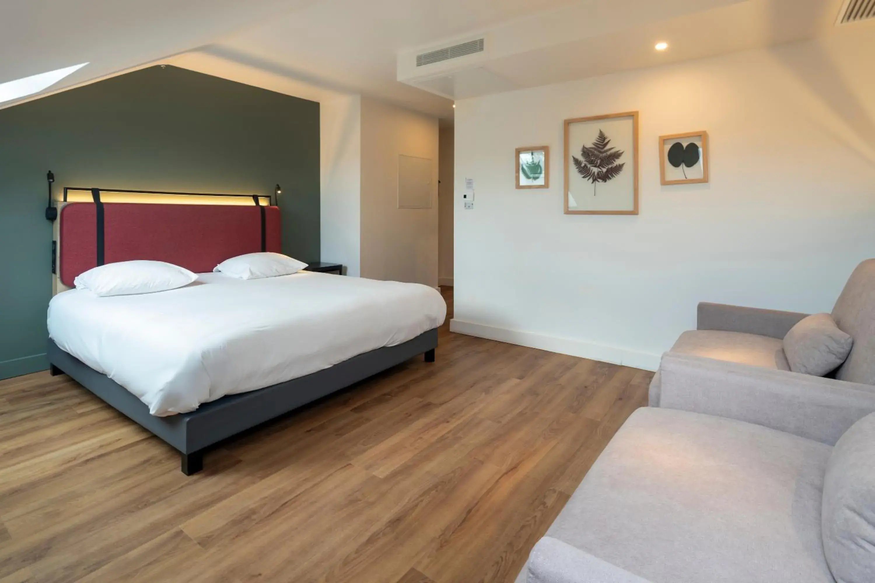 Quadruple Room in Campanile Metz Sud Jouy-Aux-Arches A31 Carrefour de l'Europe Quadruple Room in Campanile Metz Sud Jouy-Aux-Arches A31 Carrefour de l'Europe