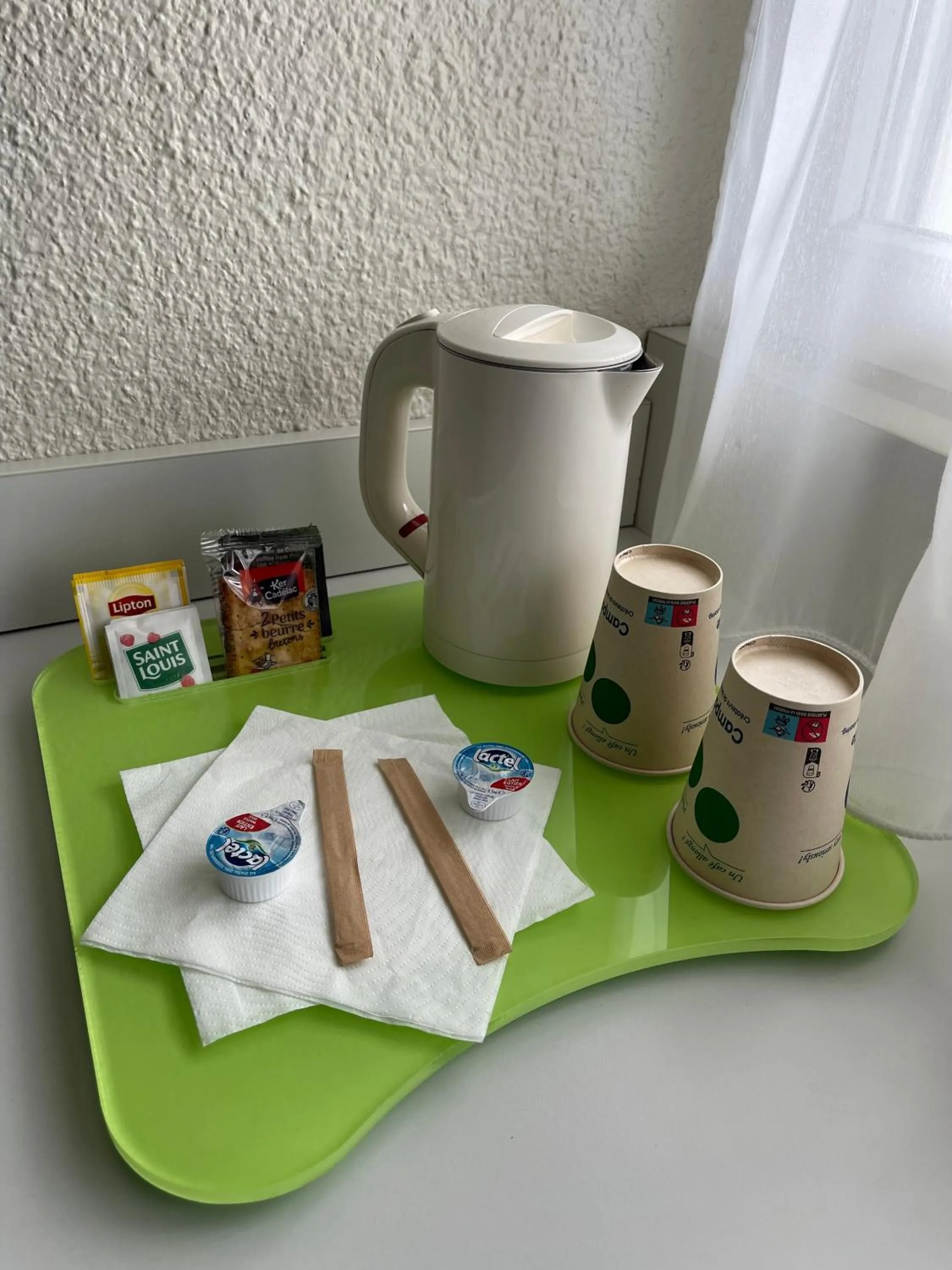 Coffee/tea facilities in Campanile Montluçon ~ Saint-Victor