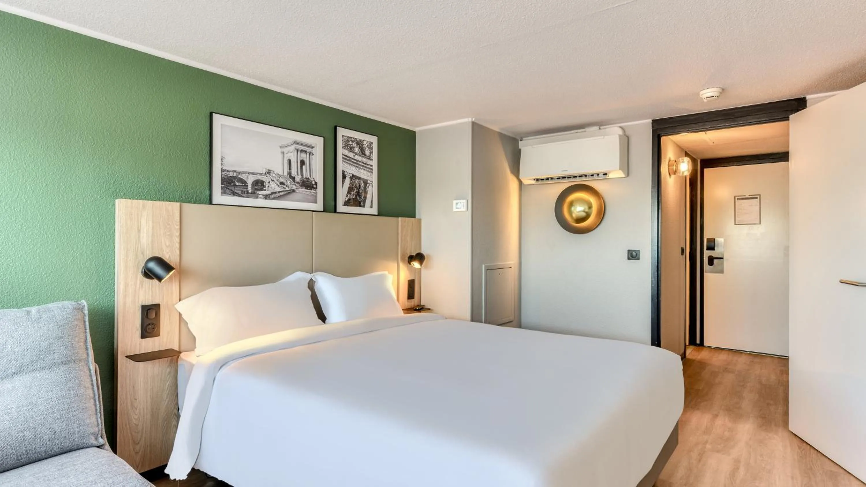 Bedroom, Bed in Campanile NATURE - Montpellier Sud