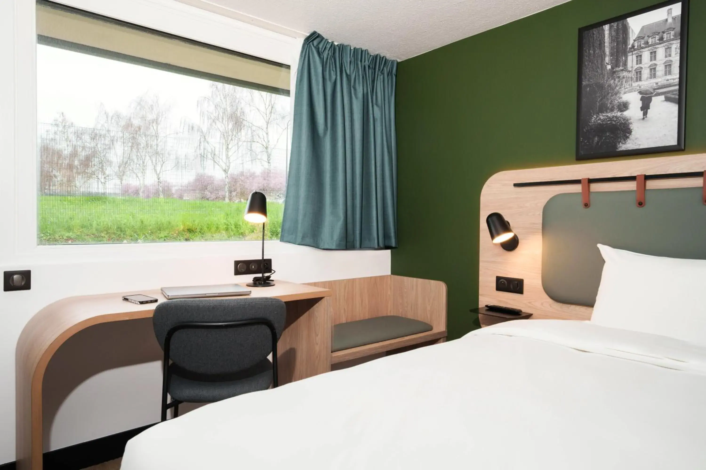 Standard Room - 1 Queen Bed 1 Bunk Bed in Campanile Montpellier Sud - A709 Standard Room - 1 Queen Bed 1 Bunk Bed in Campanile Montpellier Sud - A709