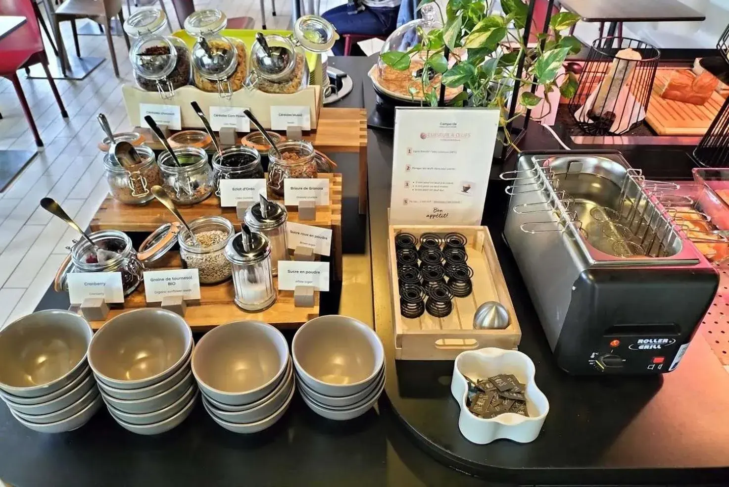 Buffet breakfast in Campanile Montpellier Sud - A709 Buffet breakfast in Campanile Montpellier Sud - A709