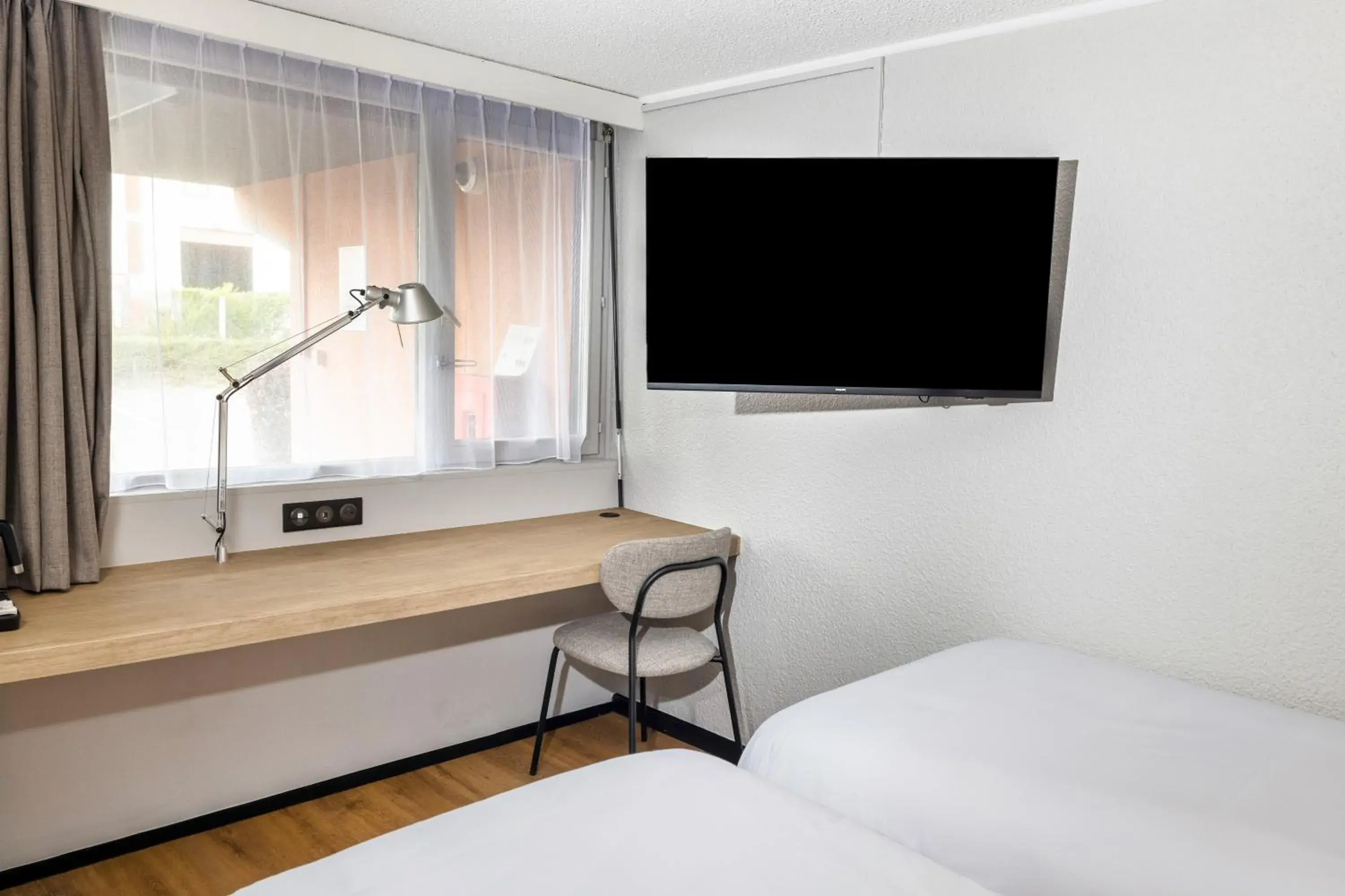 Bedroom, Bed in Campanile Montpellier Sud - A709 Bedroom, Bed in Campanile Montpellier Sud - A709