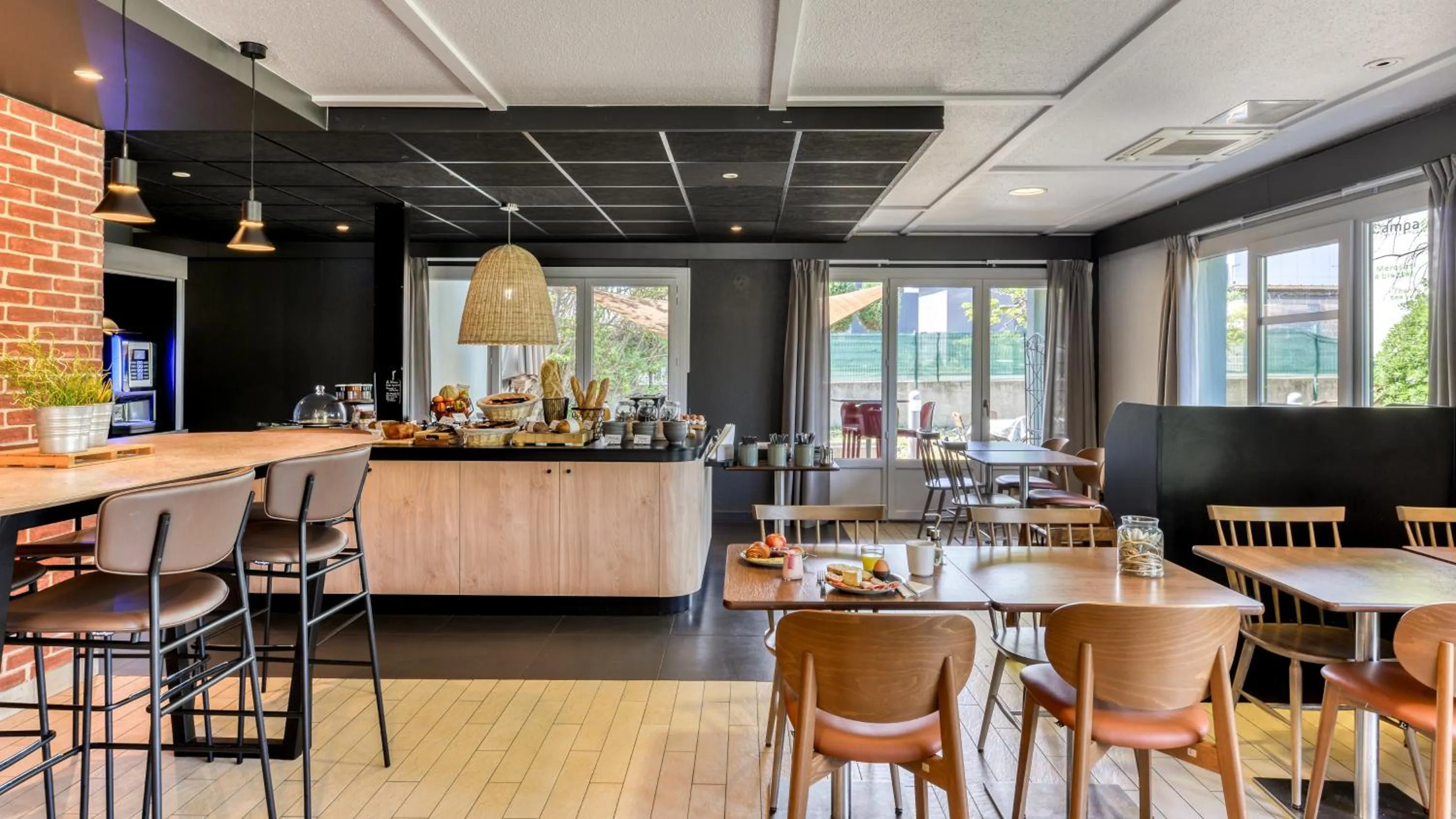 Restaurant/places to eat in Campanile NATURE - Montpellier Sud