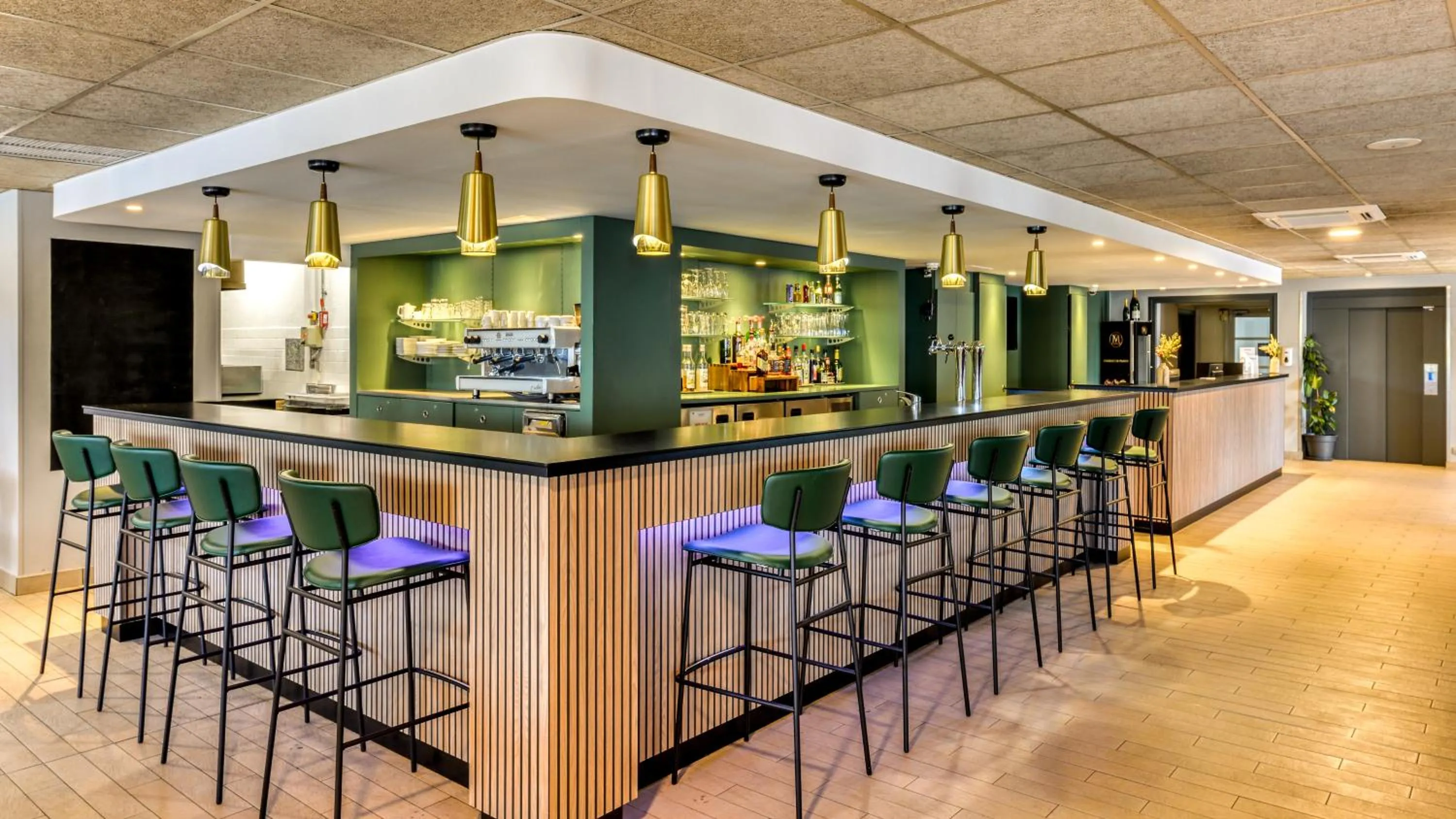 Lounge or bar in Campanile PRIME - Montpellier Est Le Millénaire