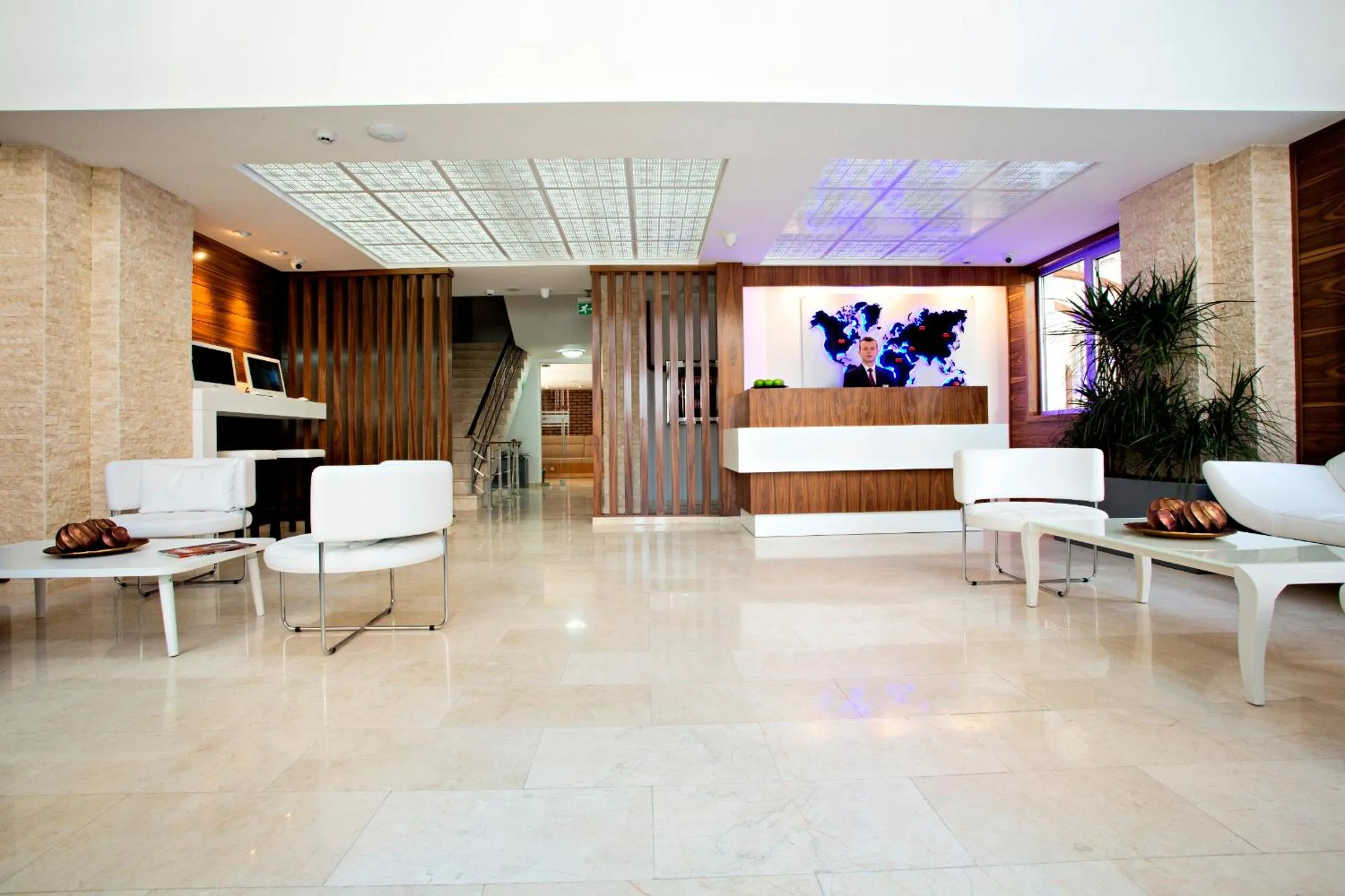 Communal lounge/ TV room in Endglory Hotel