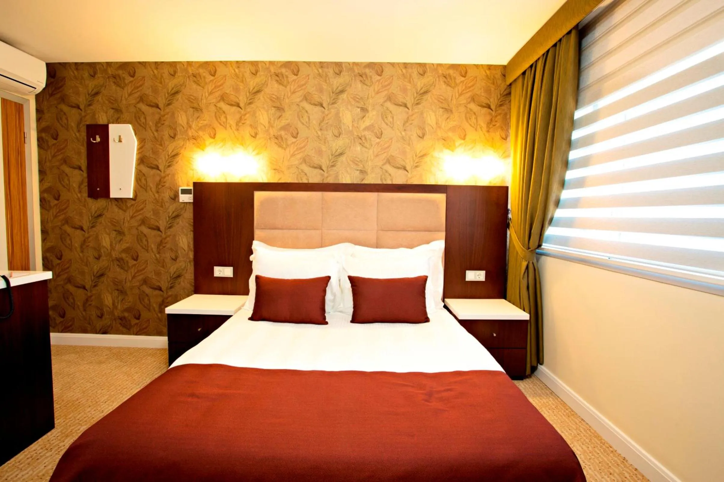 Bedroom, Bed in Endglory Hotel