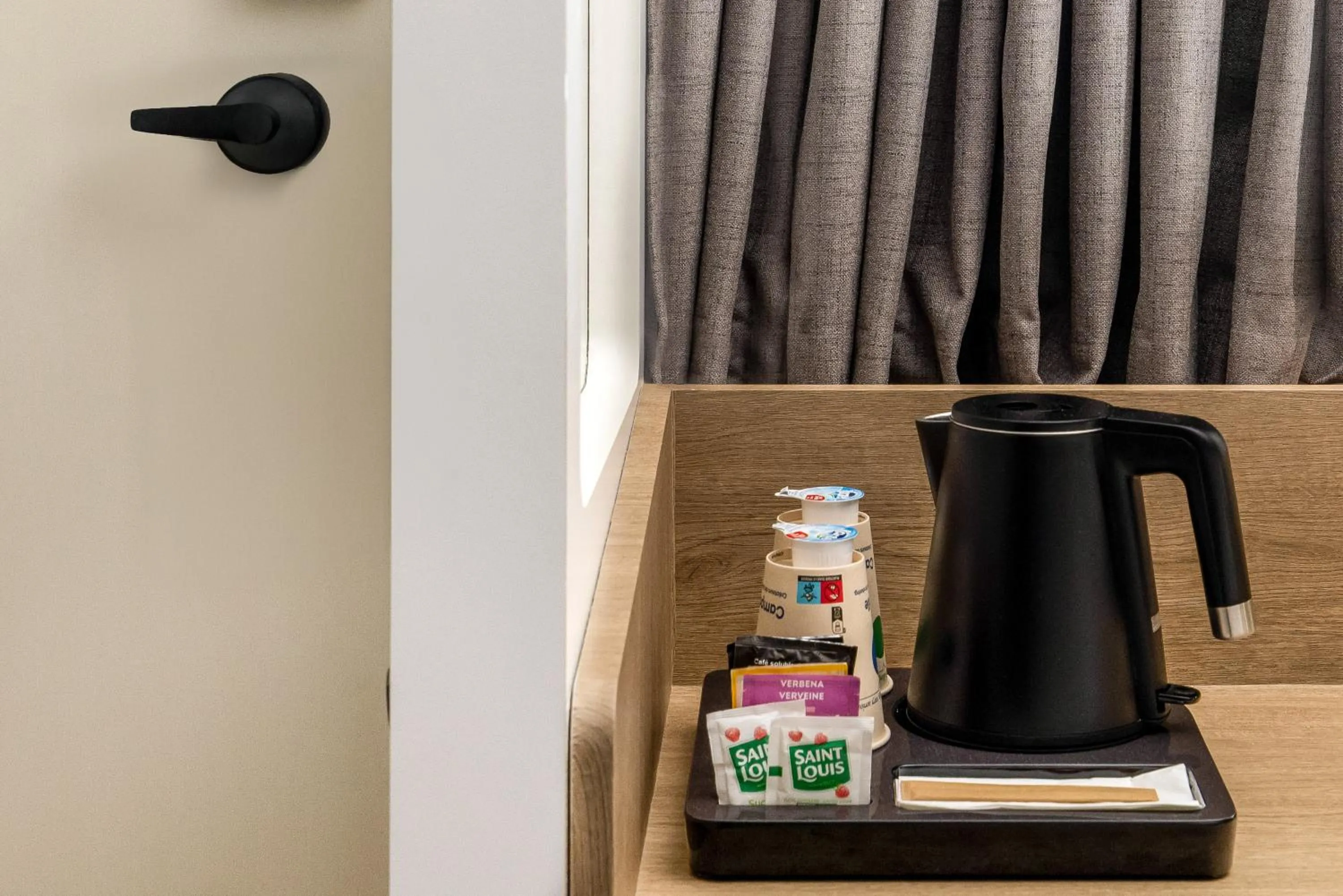 Coffee/tea facilities in Campanile PRIME - Paris Ouest Boulogne