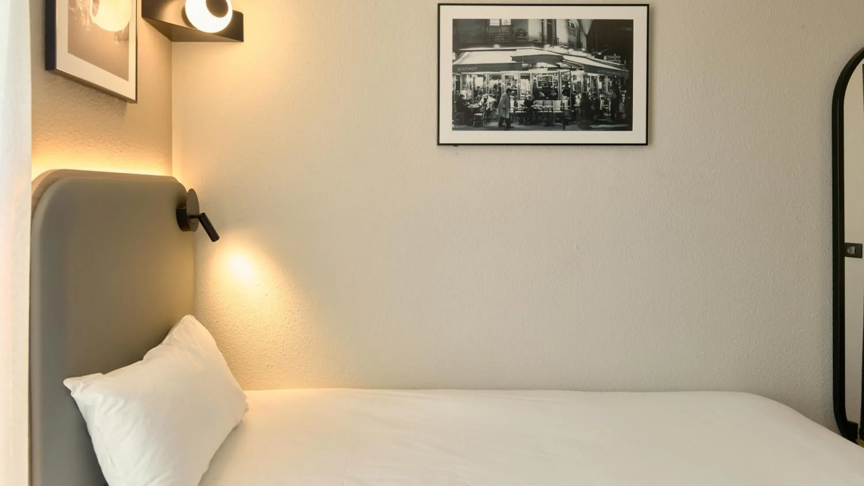 Bed in Campanile PRIME - Paris Ouest Boulogne Bed in Campanile PRIME - Paris Ouest Boulogne