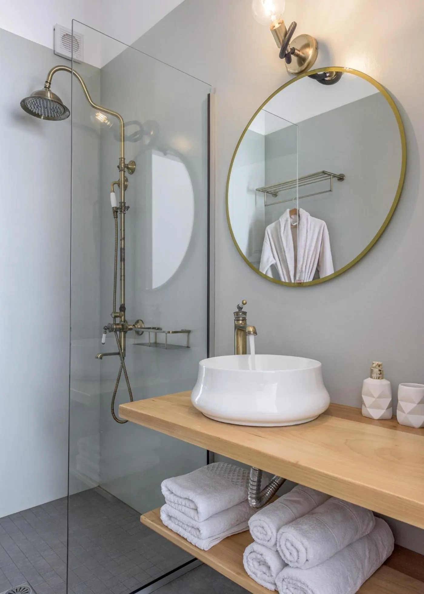 Bathroom in Anita Rooms & Suites Milos