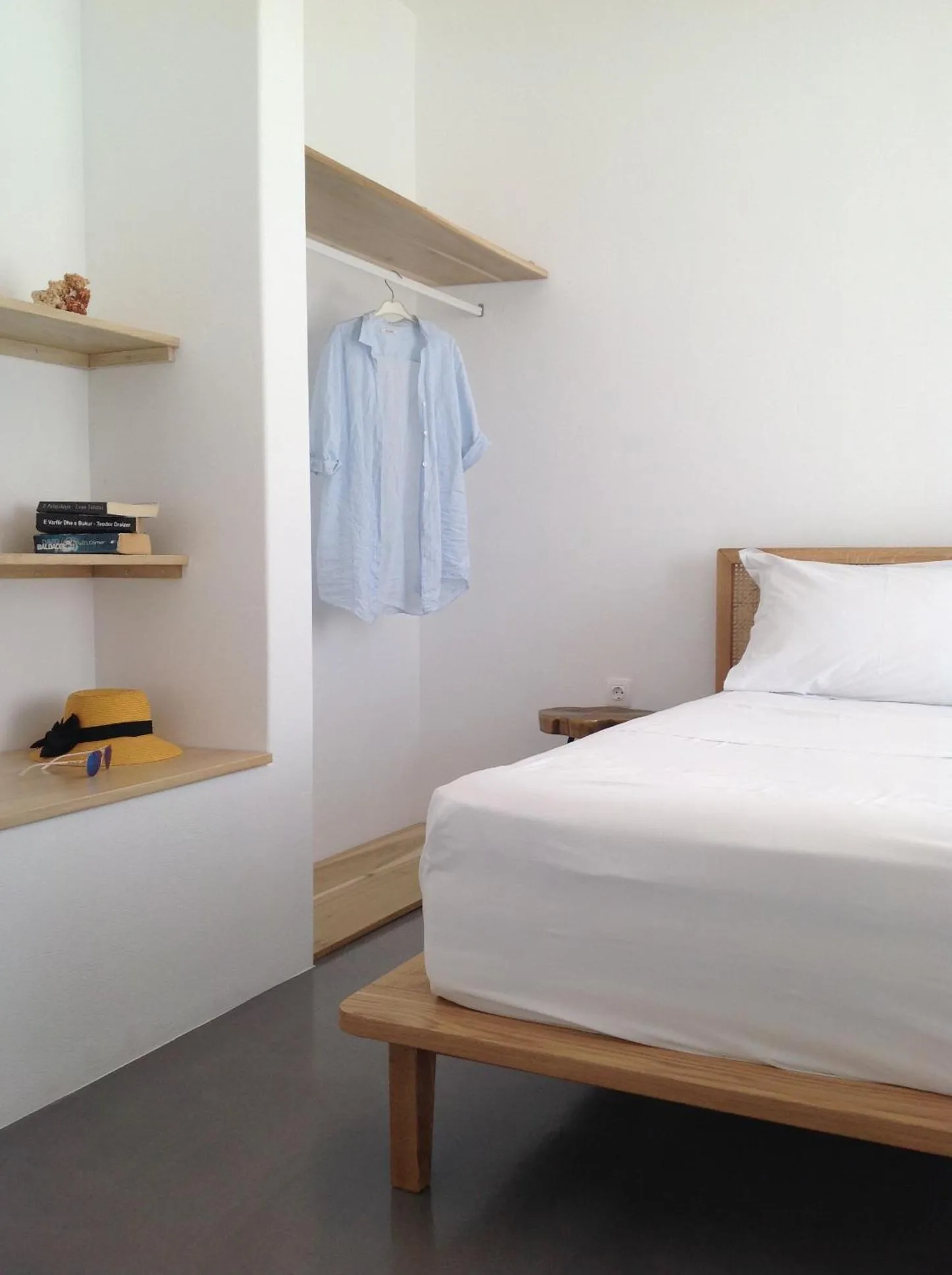 Bed in Anita Rooms & Suites Milos