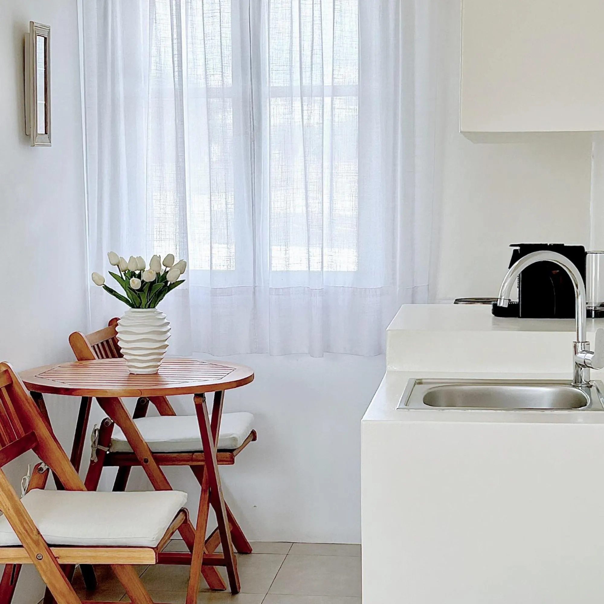 Kitchen or kitchenette in Anita Rooms & Suites Milos