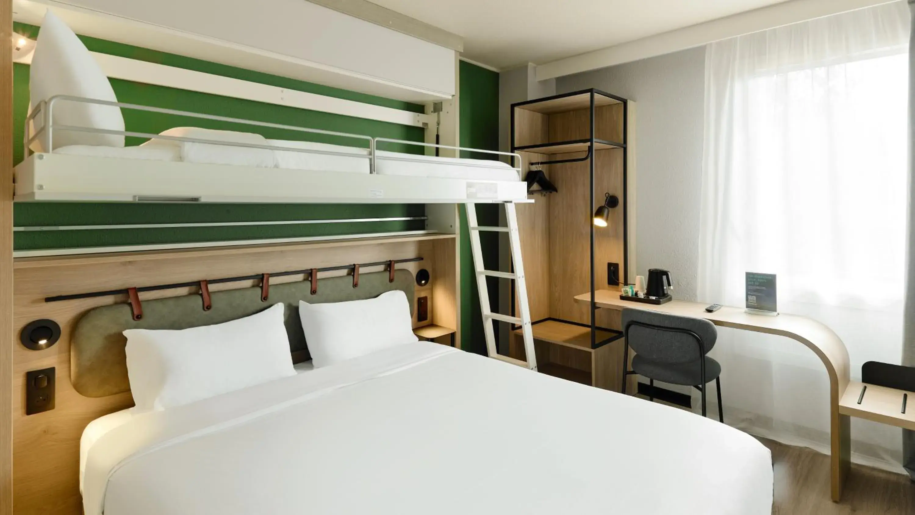 Bedroom, Bed in Campanile PRIME - Paris Porte d'Italie Bedroom, Bed in Campanile PRIME - Paris Porte d'Italie