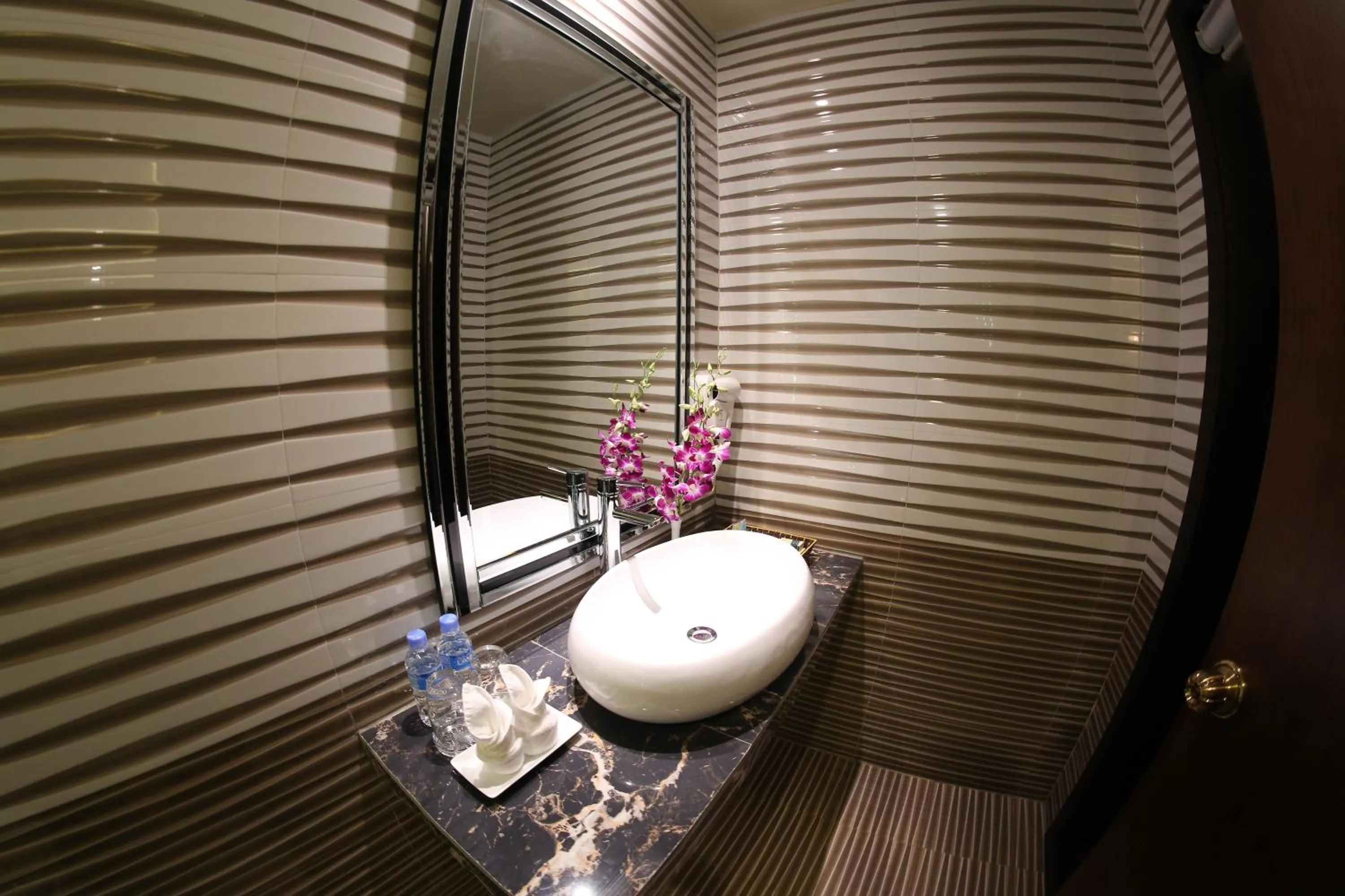 Bathroom in Gallant Hotel 168