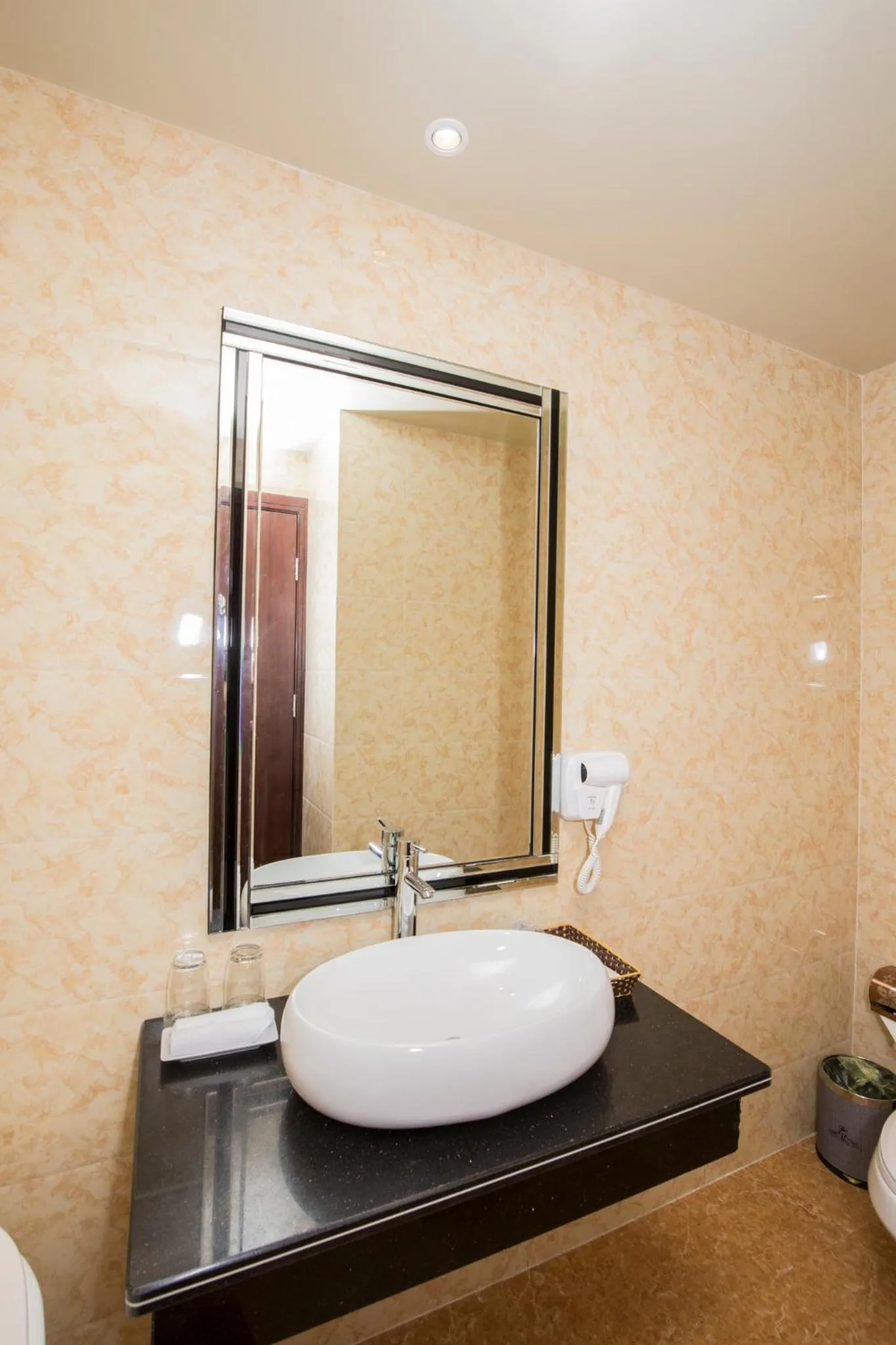 Bathroom in Gallant Hotel 168