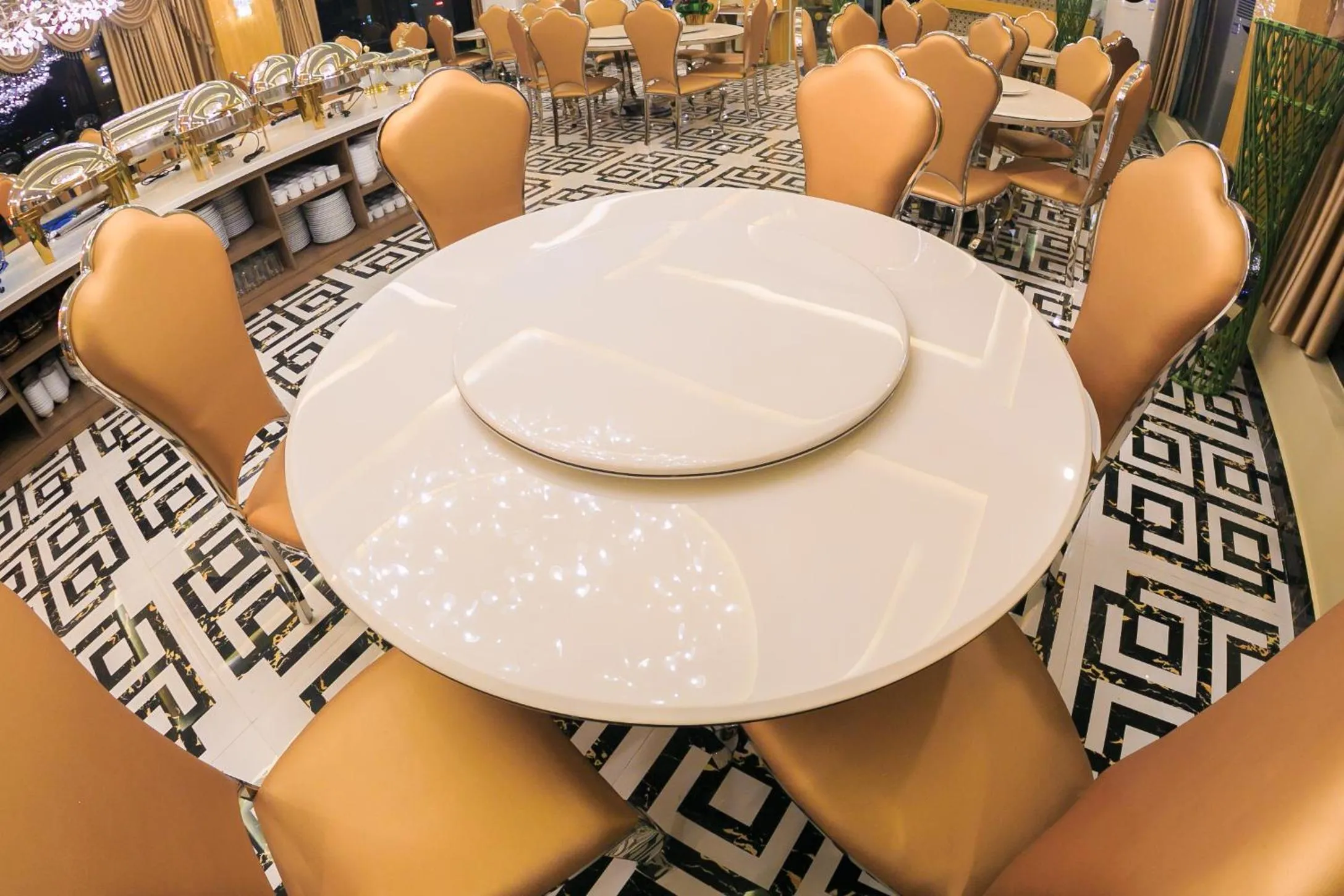 Restaurant/places to eat in Gallant Hotel 168