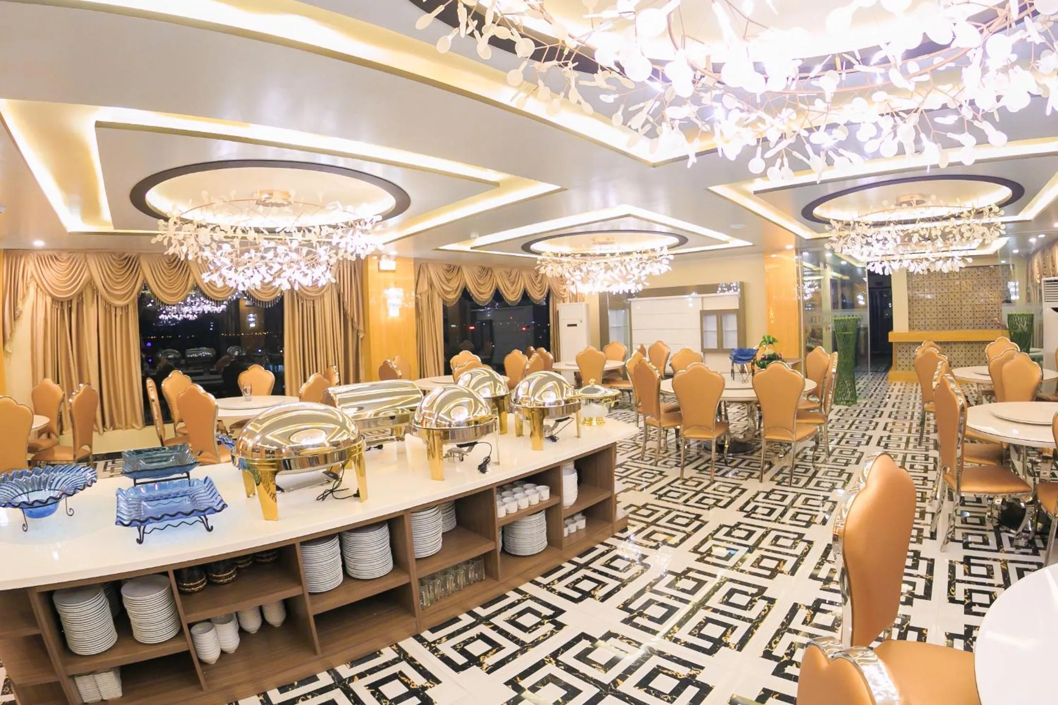 Restaurant/places to eat in Gallant Hotel 168