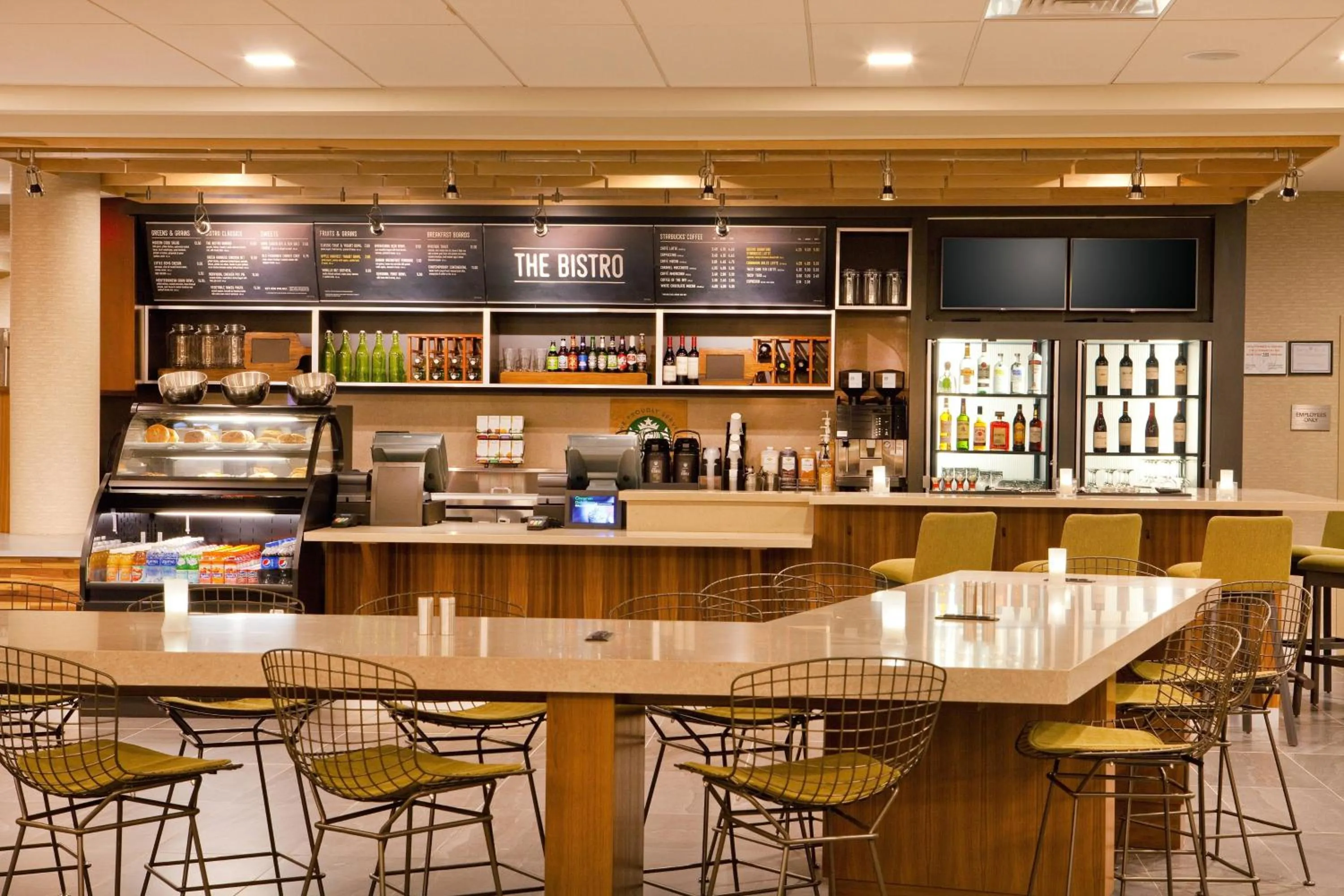 Lounge or bar in Courtyard by Marriott Yonkers Westchester County