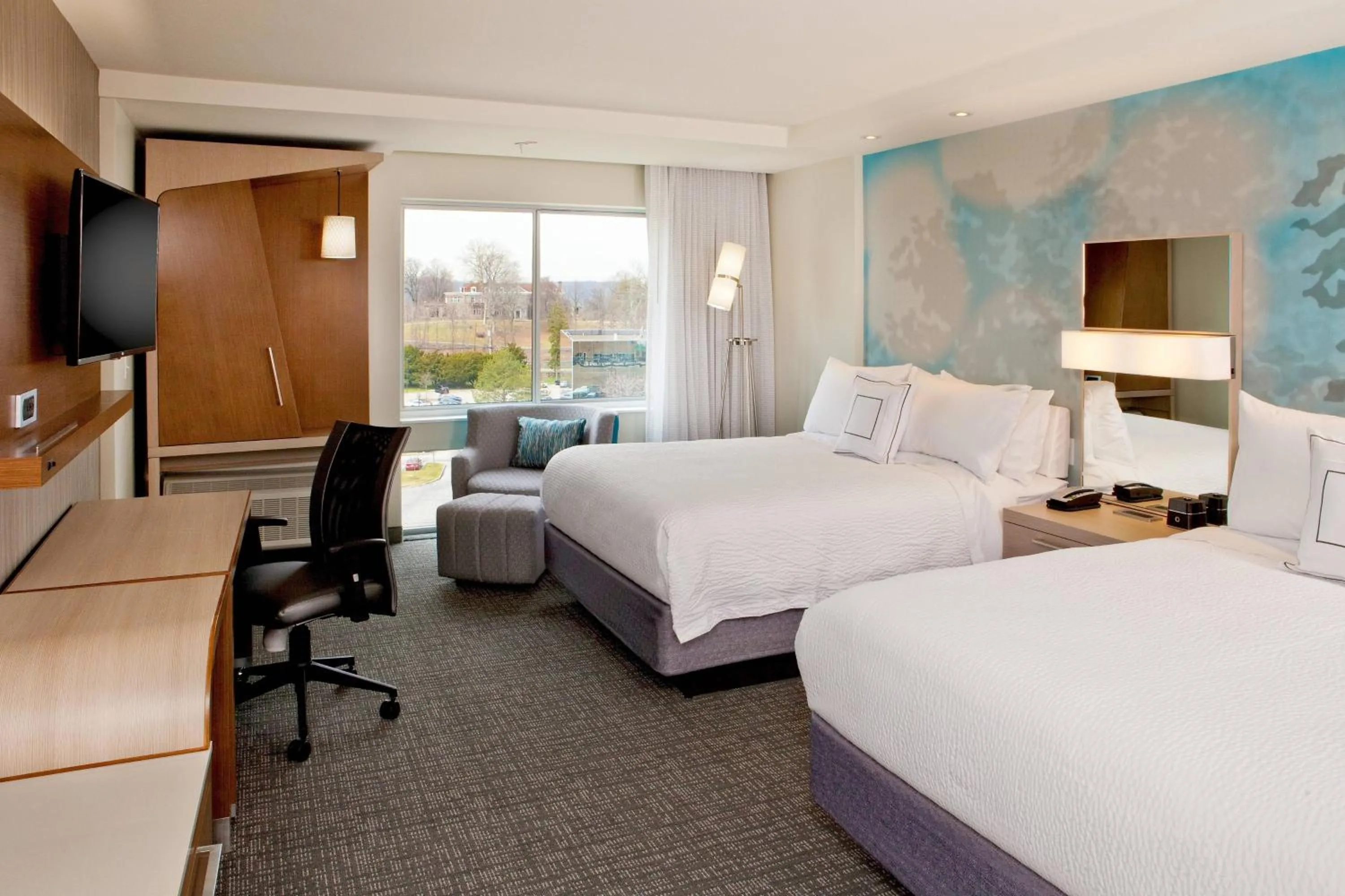 Photo of the whole room, Bed in Courtyard by Marriott Yonkers Westchester County