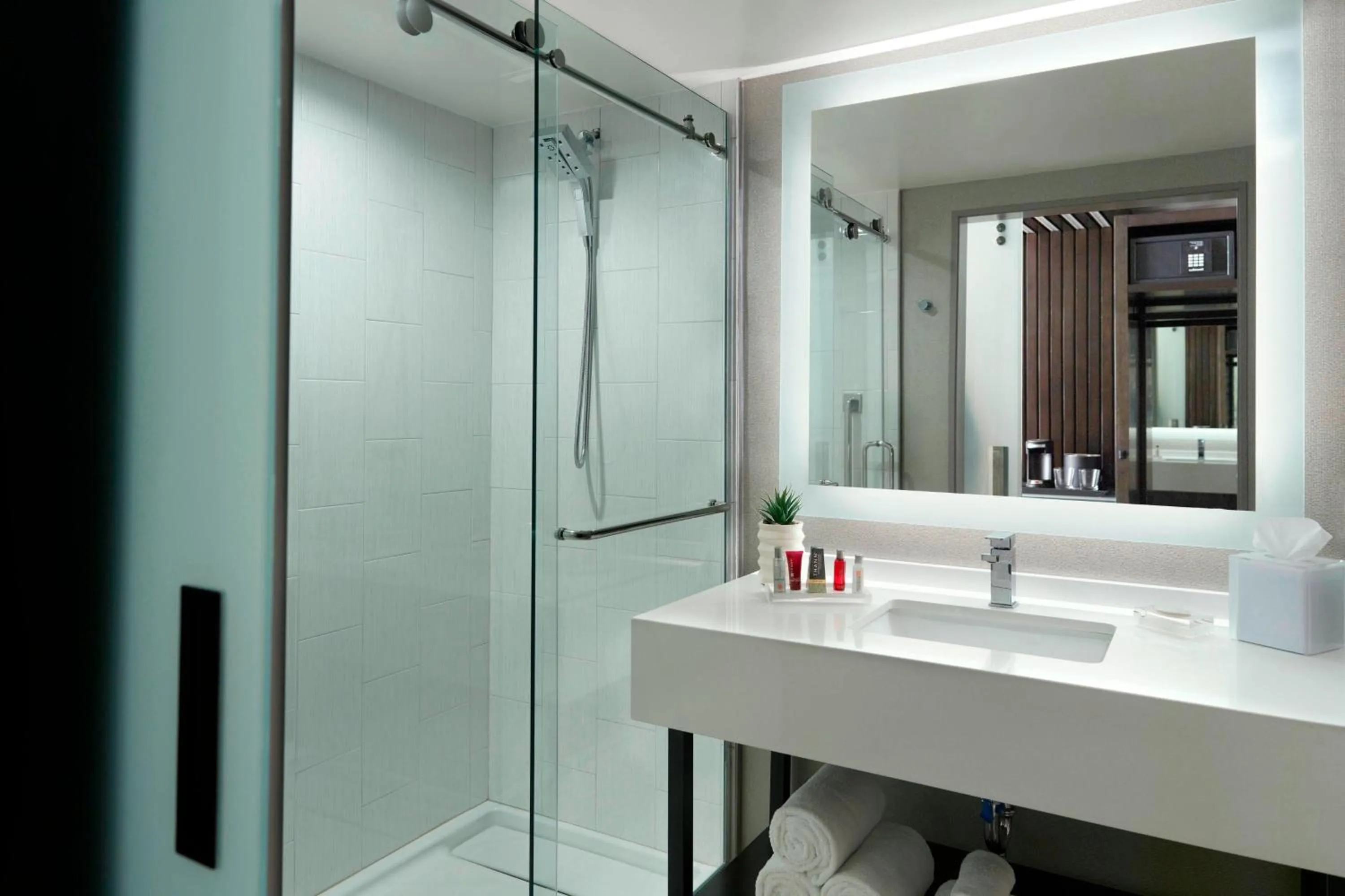 Bathroom in Marriott Columbus OSU