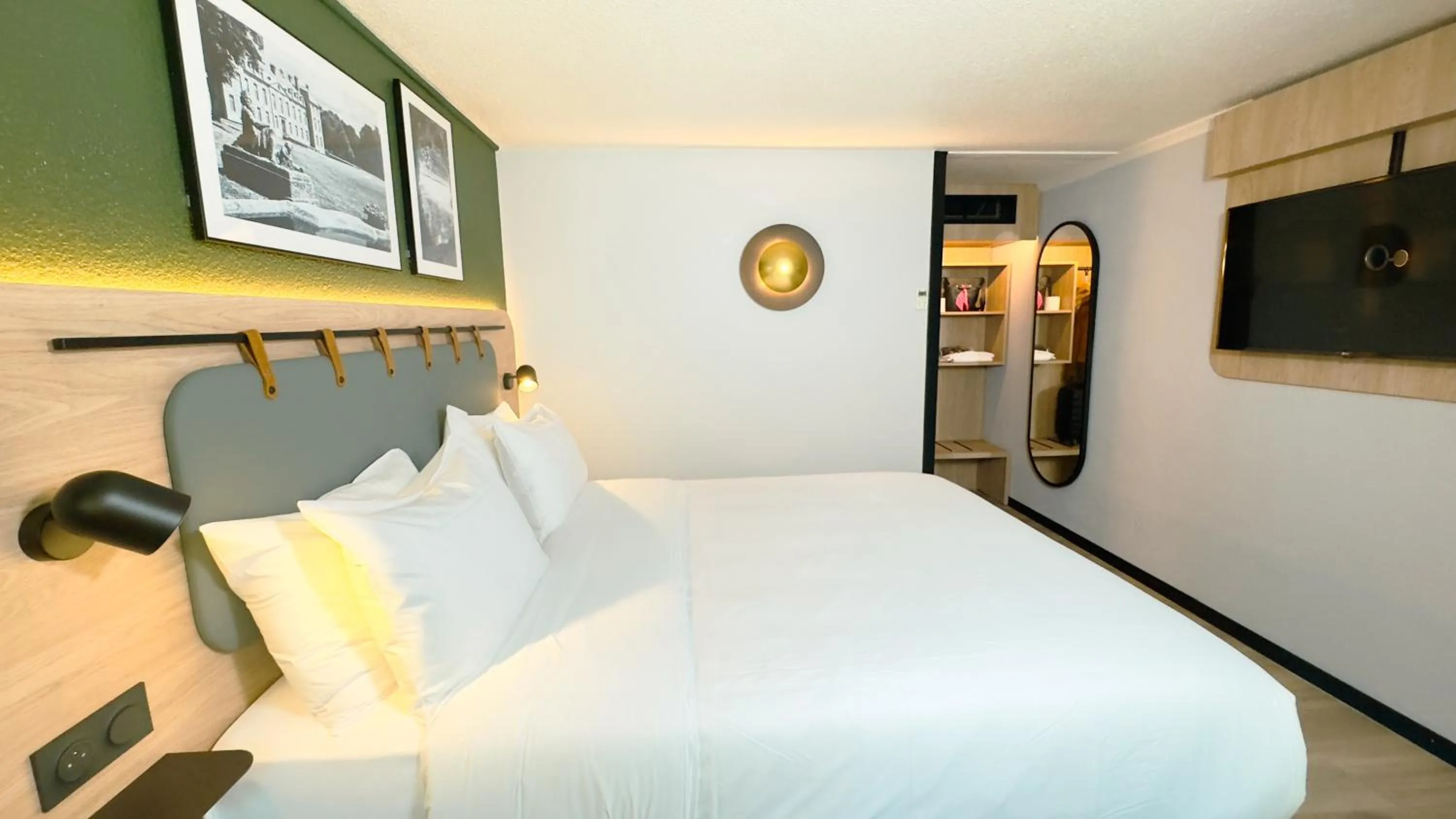 Bedroom, Bed in Campanile Epinay sur Orge Savigny Sur Orge