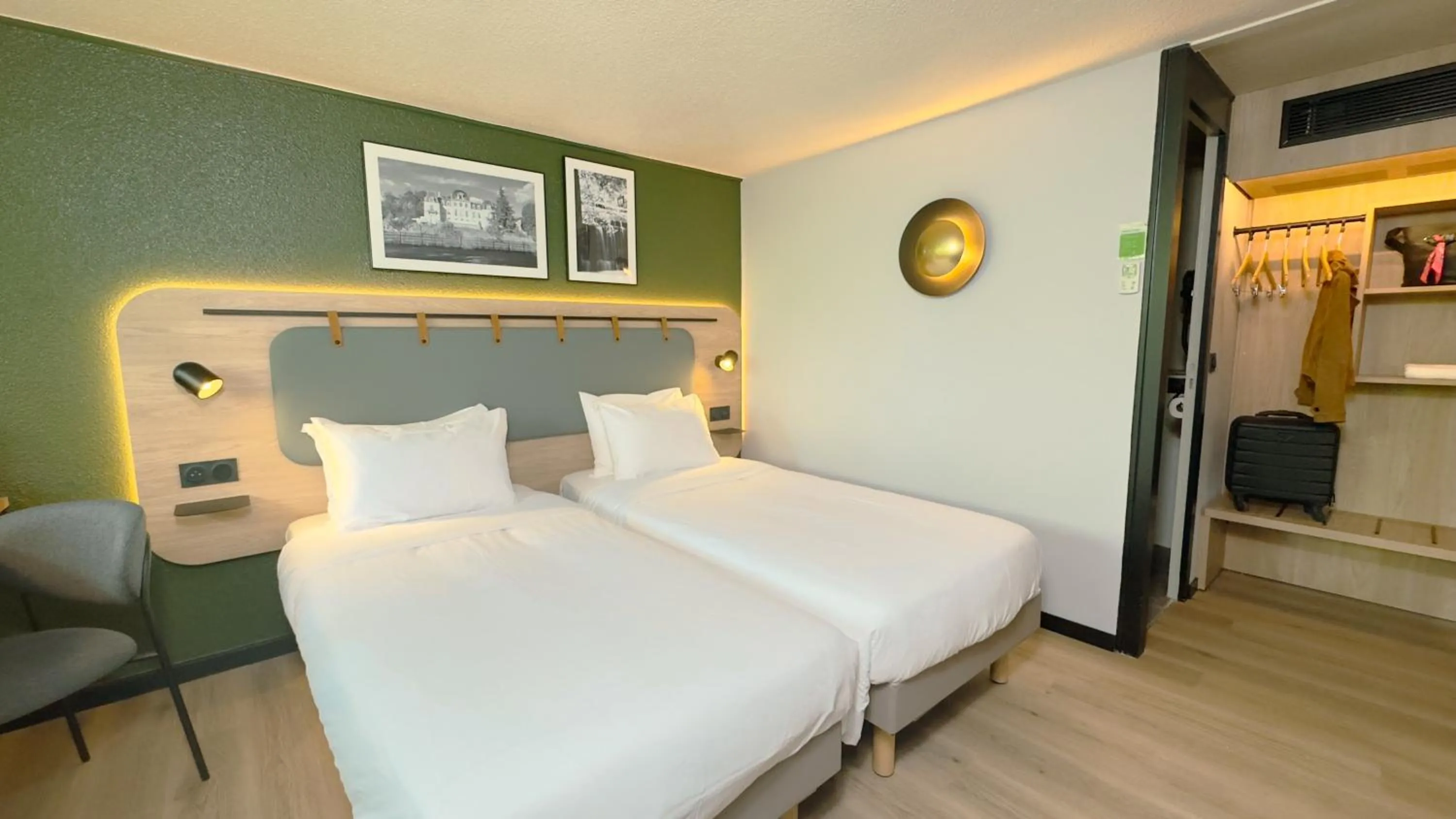 Bedroom, Bed in Campanile Epinay sur Orge Savigny Sur Orge