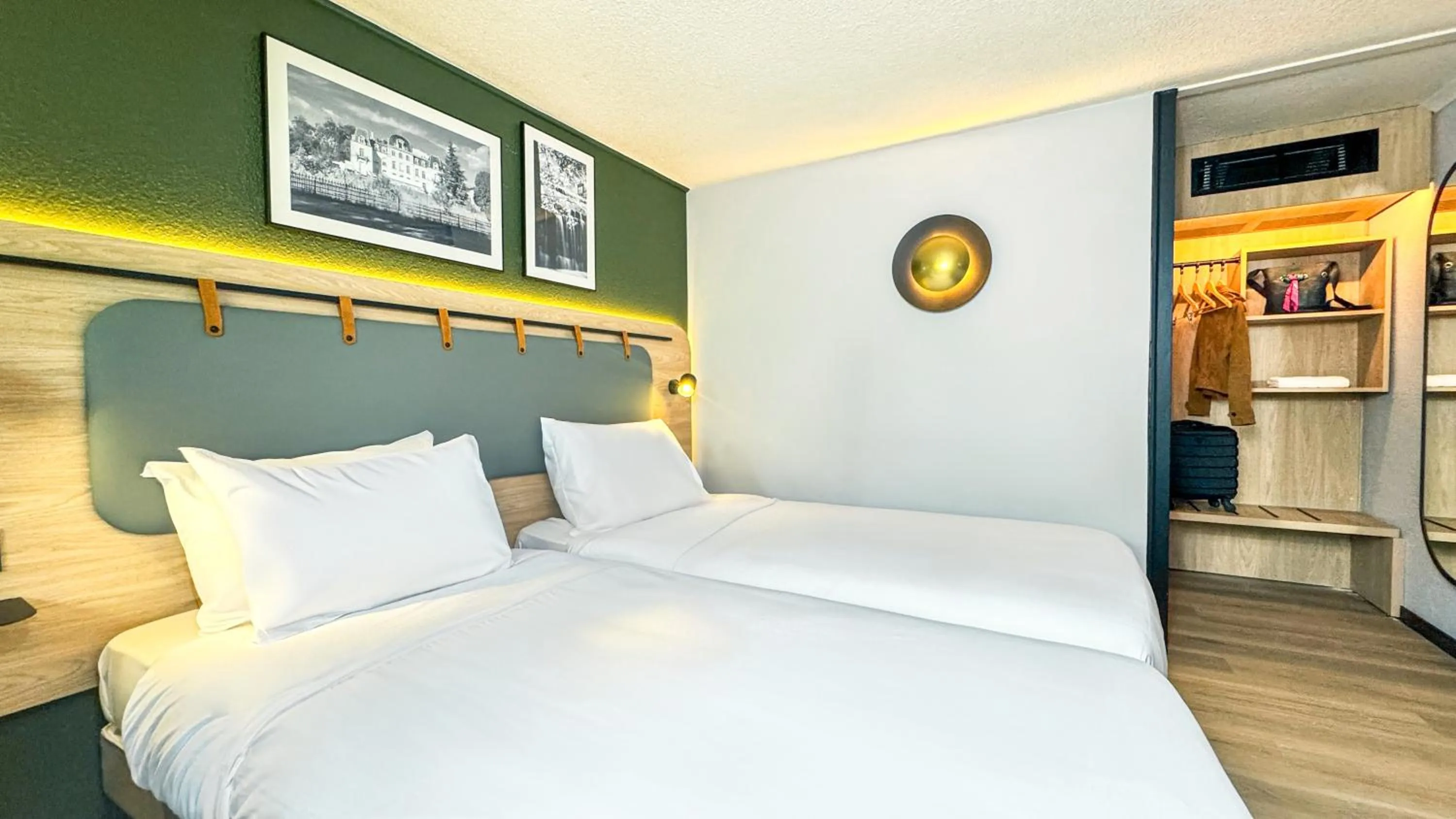 Bedroom, Bed in Campanile Epinay sur Orge Savigny Sur Orge