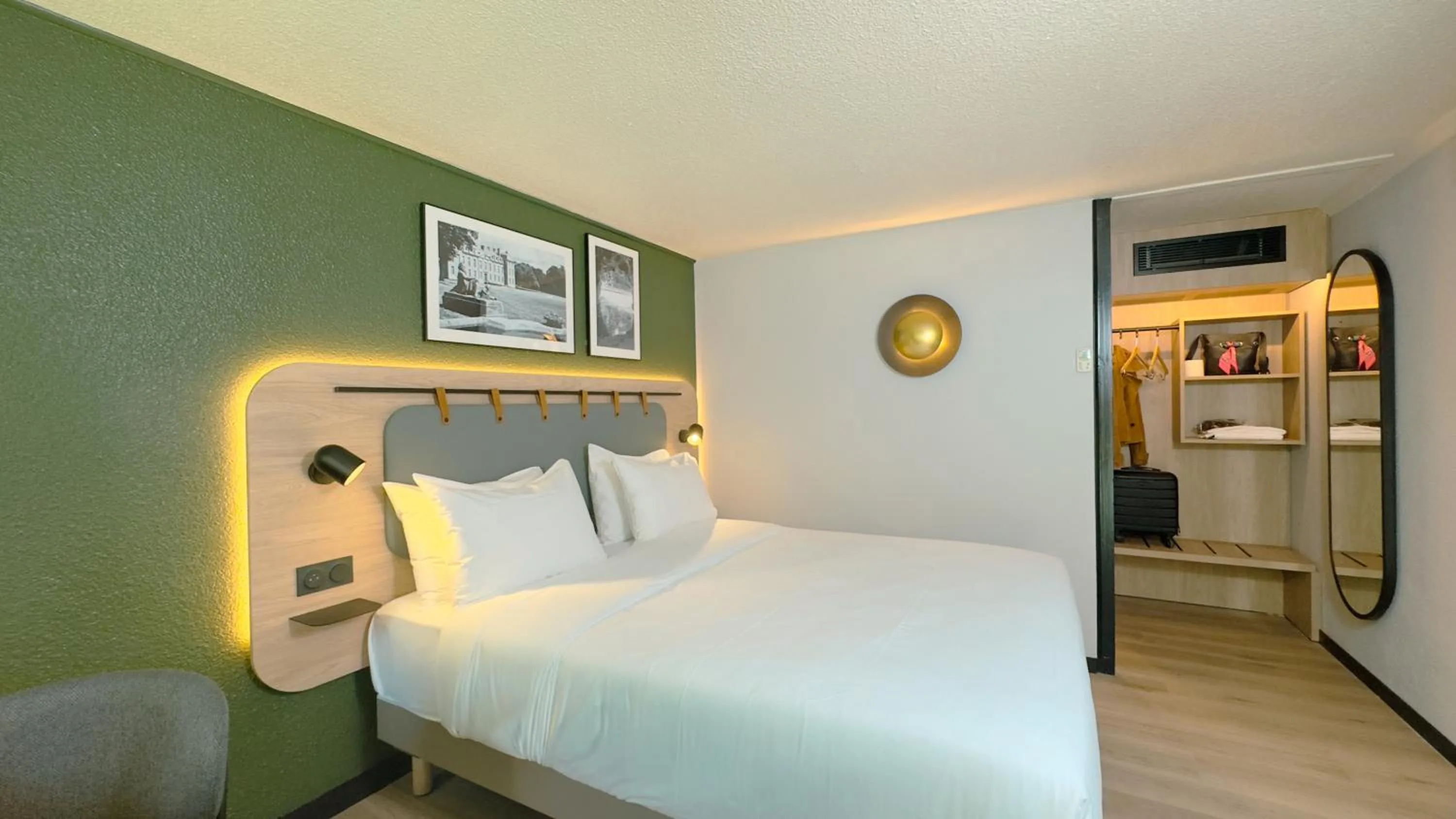 Bedroom, Bed in Campanile Epinay sur Orge Savigny Sur Orge